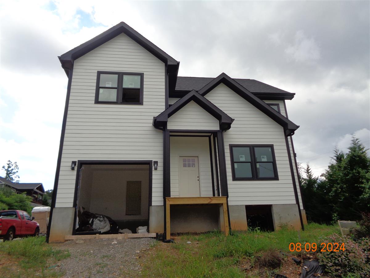 A picture of the property located at 3 WEATHER WOOD DR, ARDEN NC 28704.