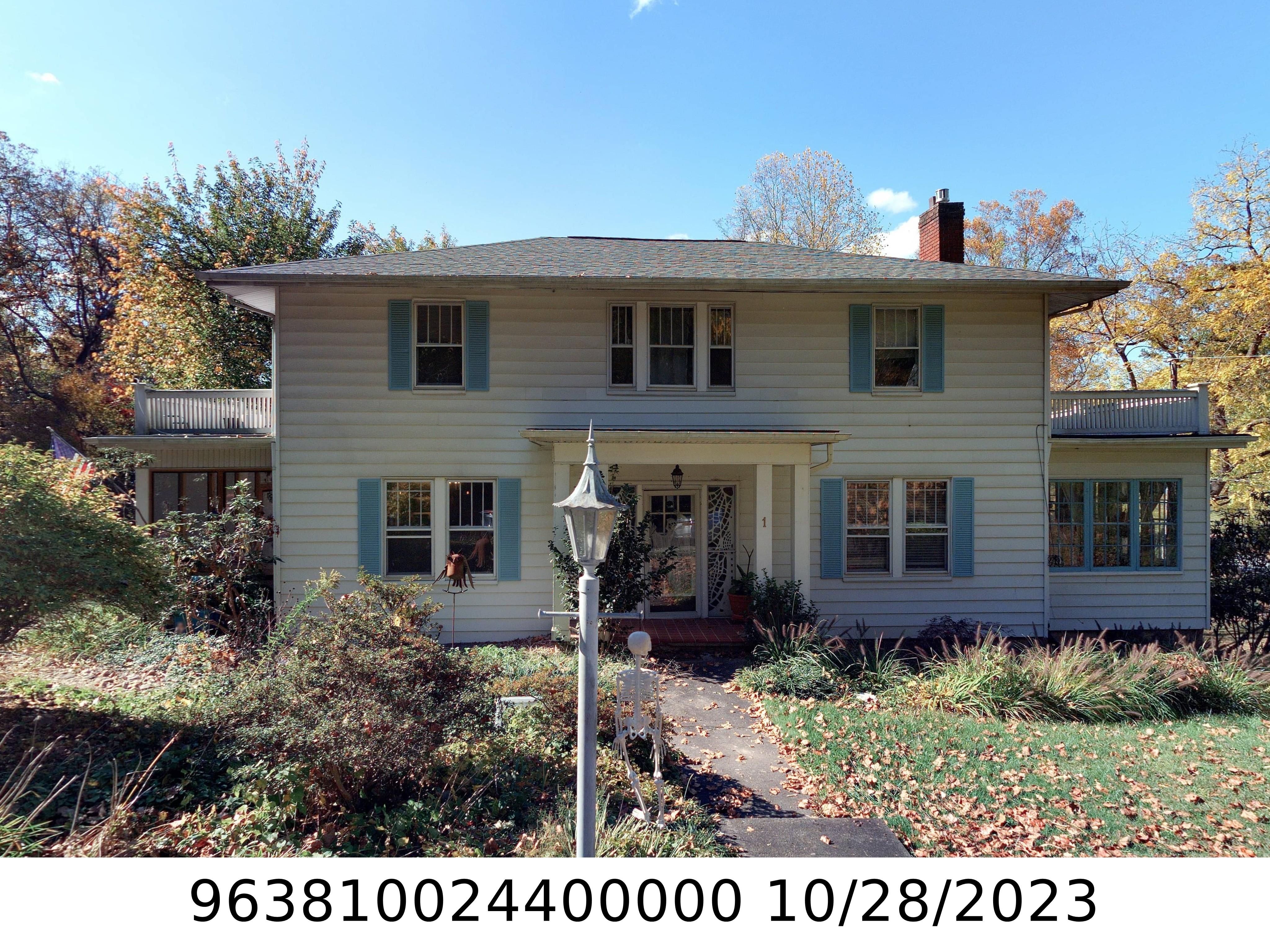 A picture of the property located at 1 COVENTRY CIR, ASHEVILLE NC 28806.