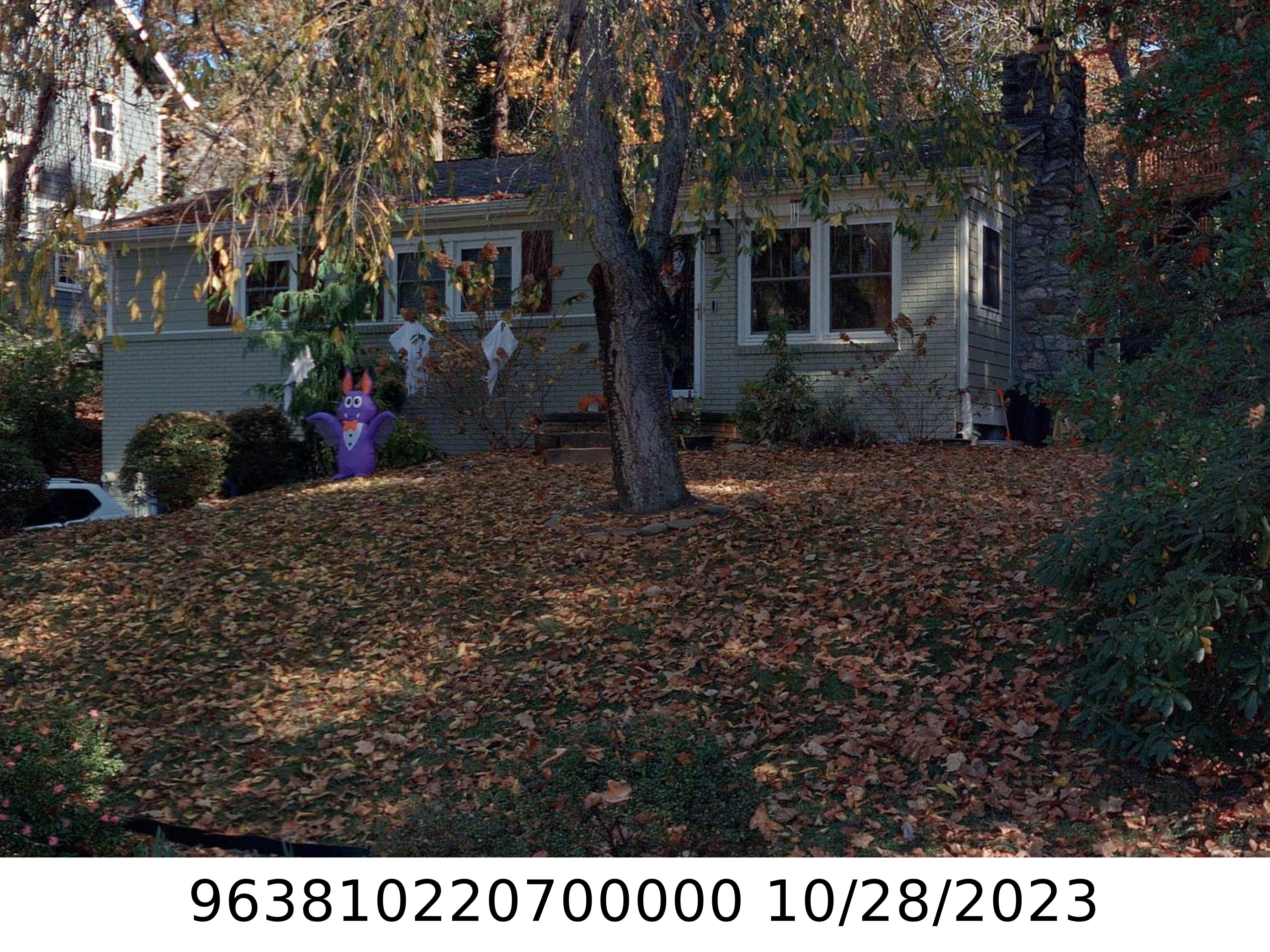 A picture of the property located at 15 COVENTRY CIR, ASHEVILLE NC 28806.