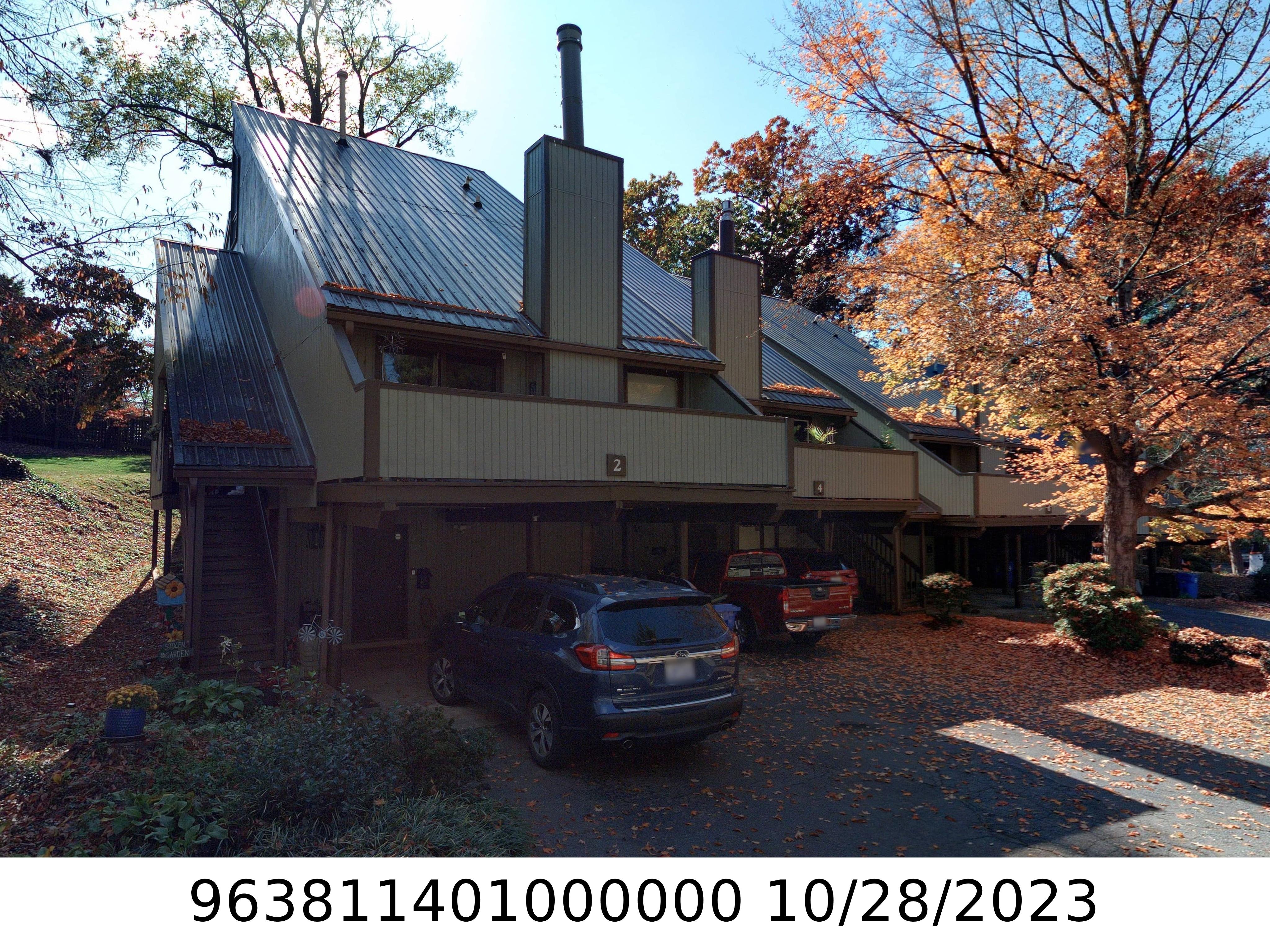 A picture of the property located at 2 MAPLE RIDGE LN, ASHEVILLE NC 28806.