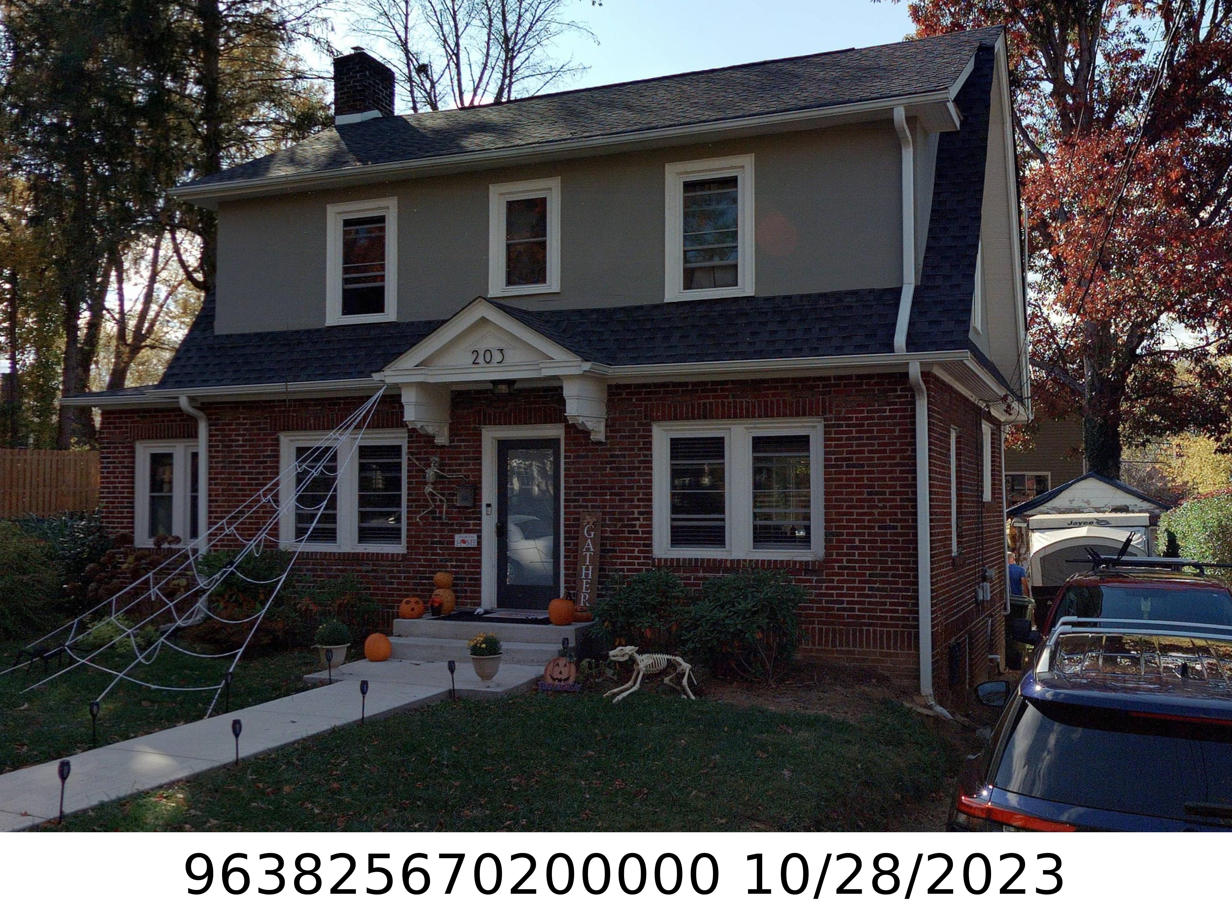 A picture of the property located at 203 BRUCEMONT CIR, ASHEVILLE NC 28806.