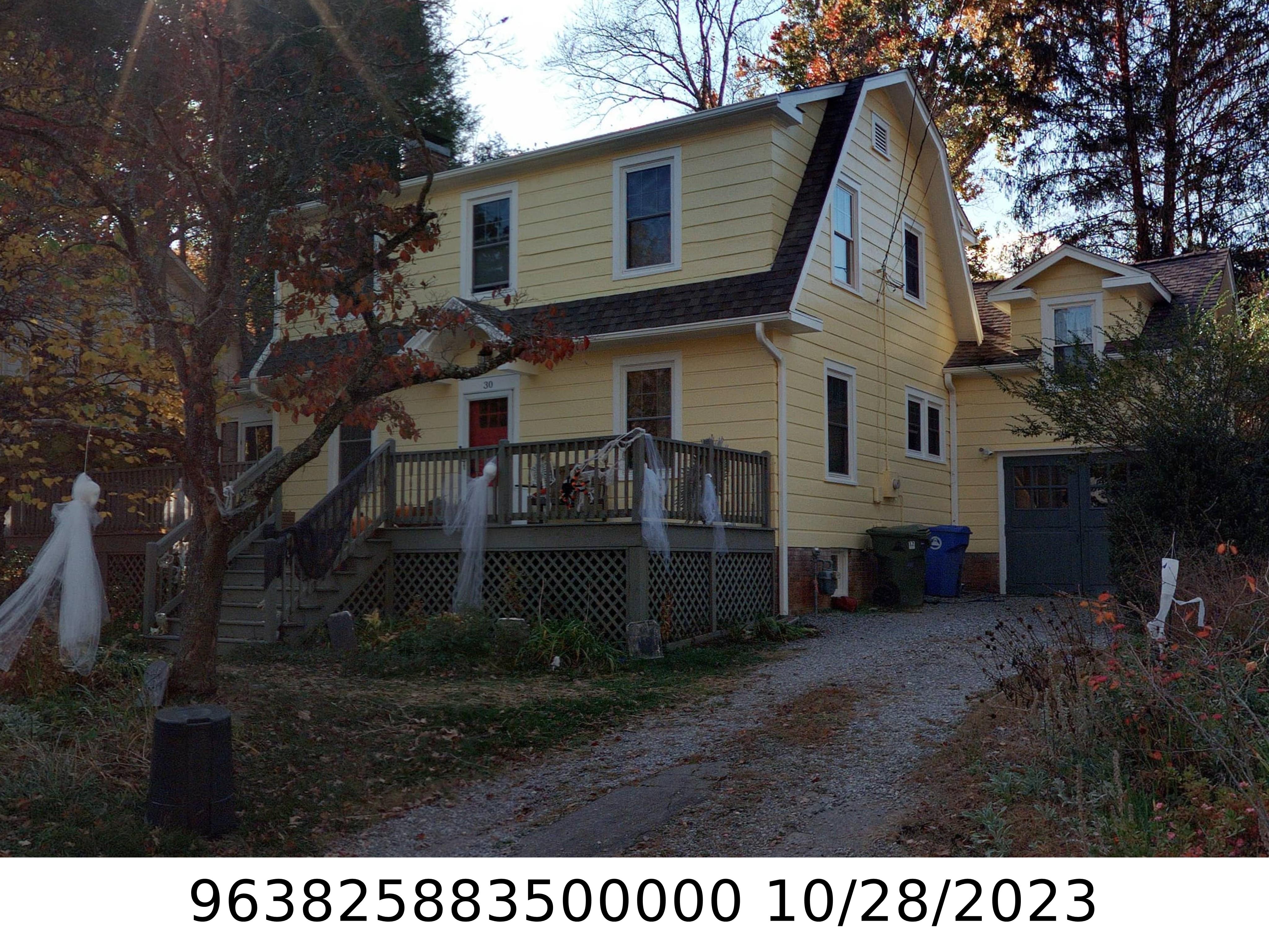 A picture of the property located at 30 BRUCEMONT CIR, ASHEVILLE NC 28806.