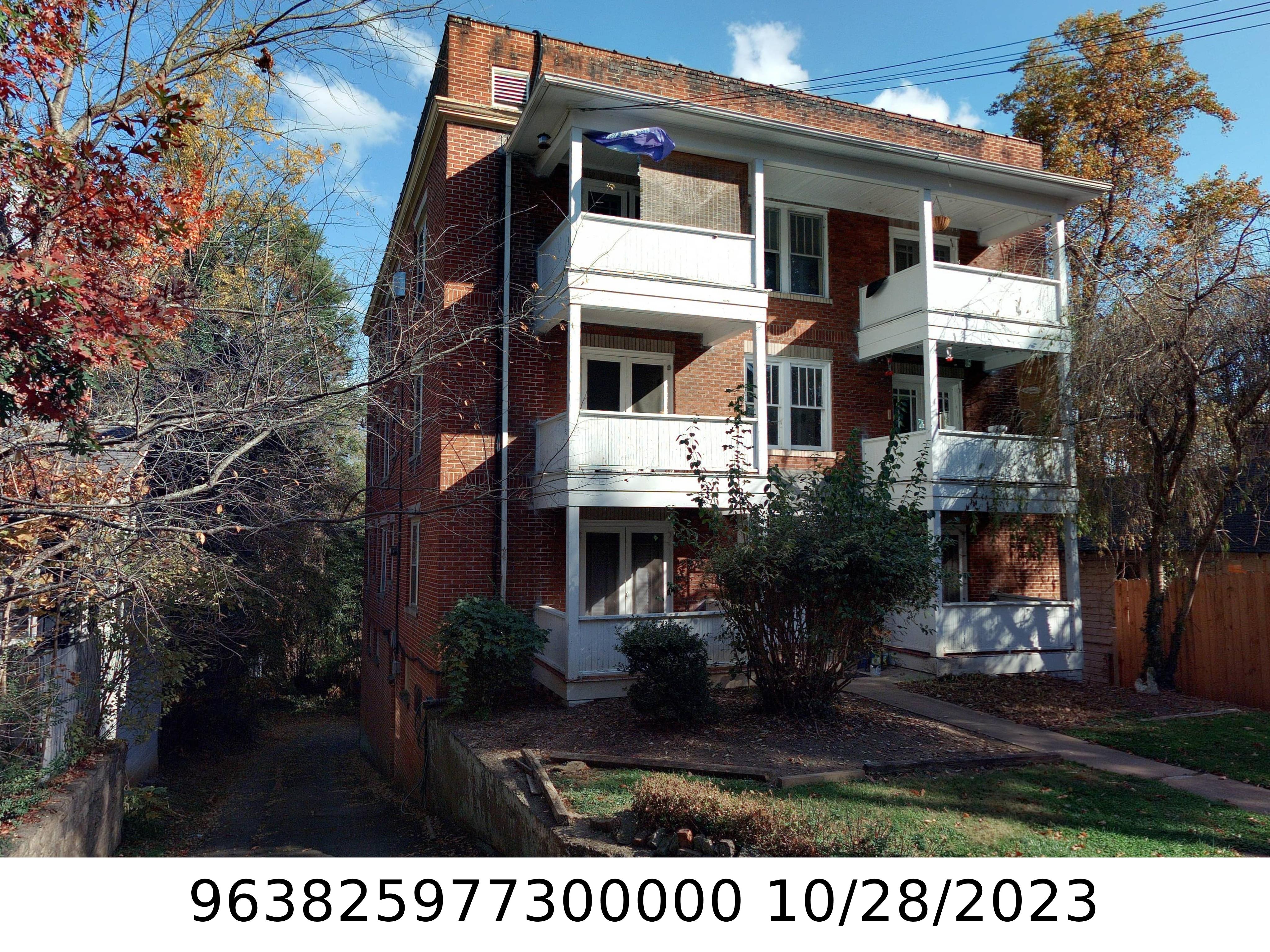 A picture of the property located at 19 BRUCEMONT CIR, ASHEVILLE NC 28806.