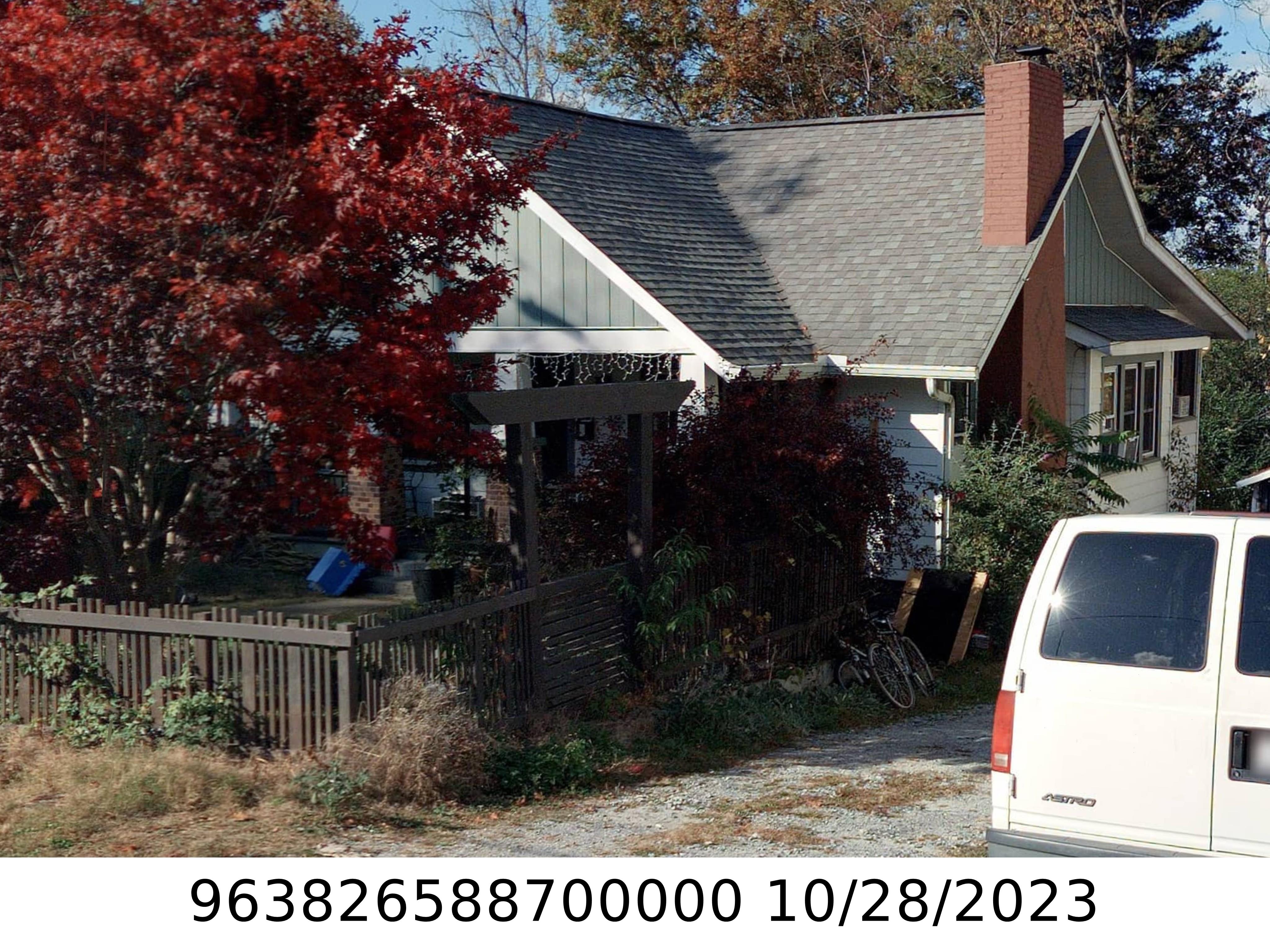 A picture of the property located at 121 BRUCEMONT CIR, ASHEVILLE NC 28806.