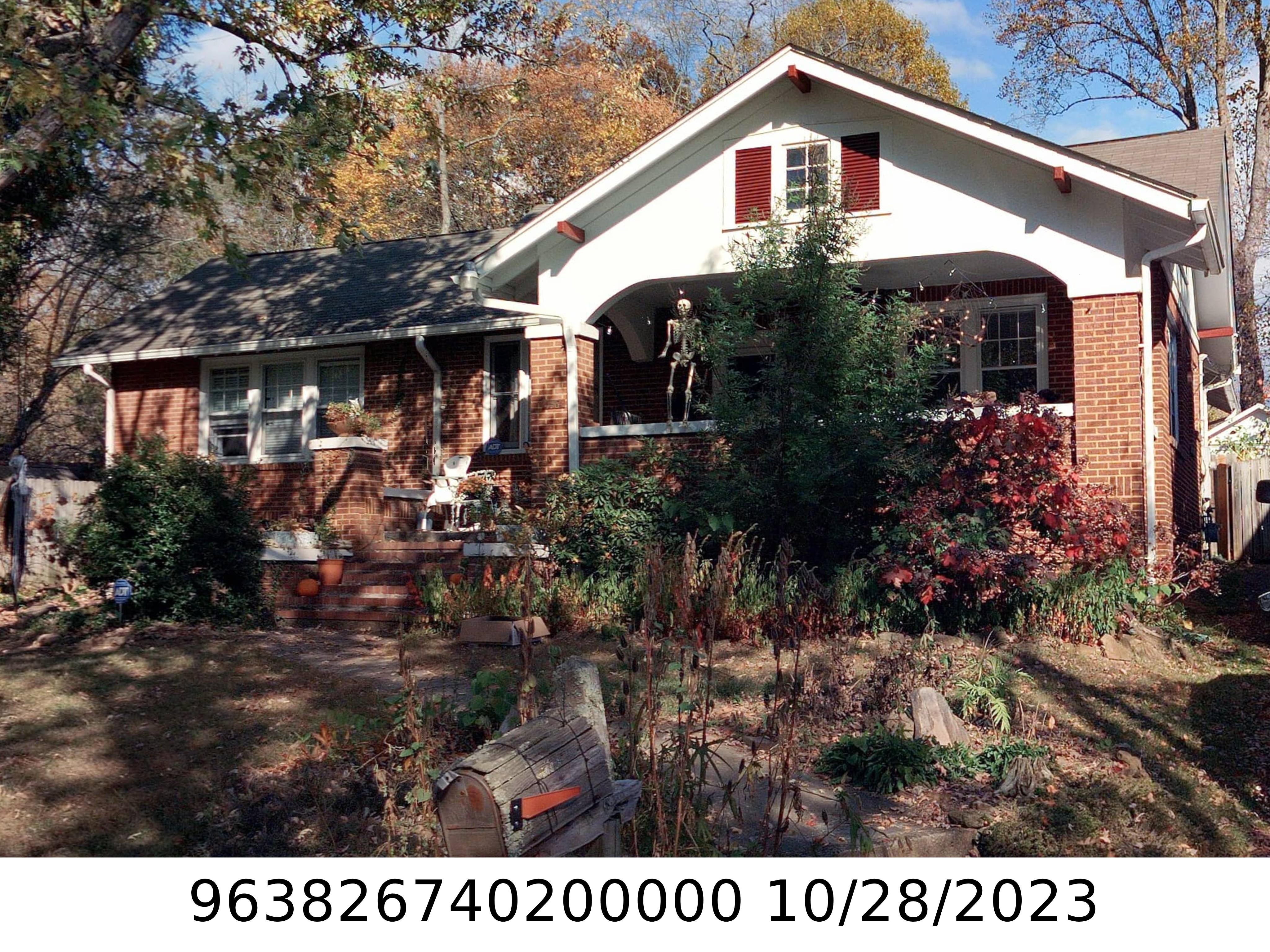 A picture of the property located at 148 BRUCEMONT CIR, ASHEVILLE NC 28806.