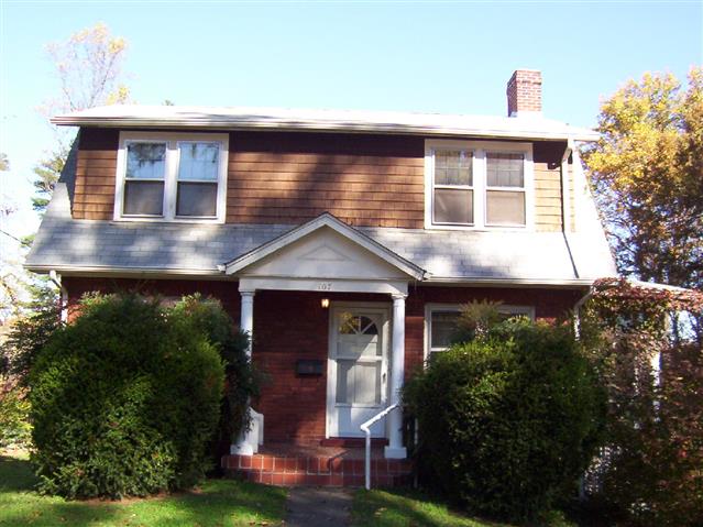 A picture of the property located at 107 BRUCEMONT CIR, ASHEVILLE NC 28806.