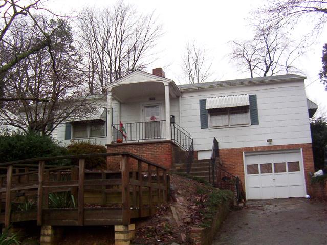 A picture of the property located at 100 BRUCEMONT CIR, ASHEVILLE NC 28806.