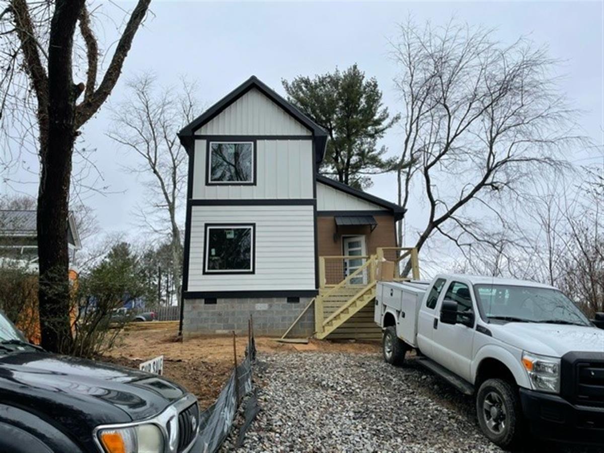 A picture of the property located at 108 TRACY AVE, ASHEVILLE NC 28806.