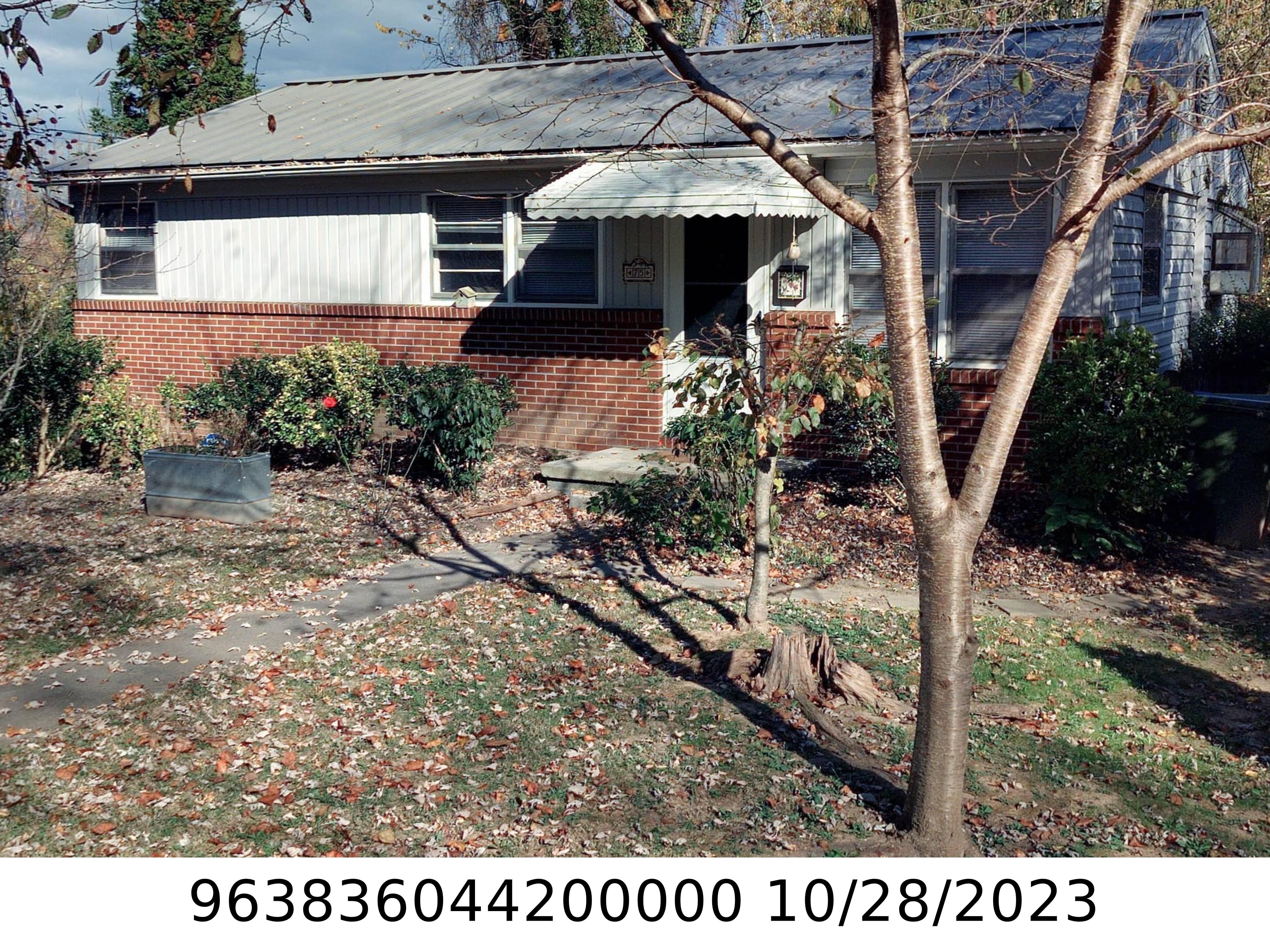 A picture of the property located at 75 BRUCEMONT CIR, ASHEVILLE NC 28806.