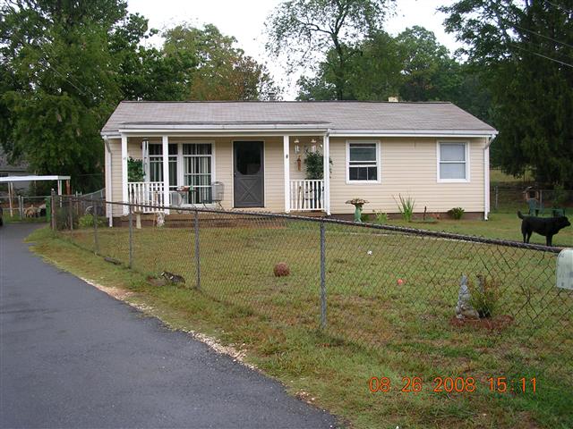 A picture of the property located at 10 EVA CIR, ASHEVILLE NC 28806.