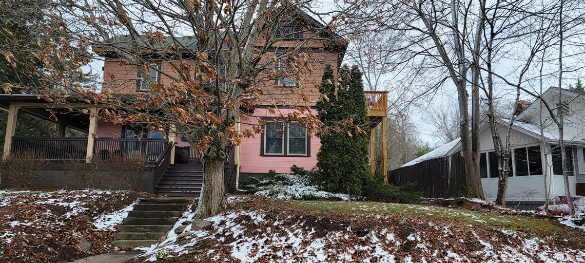 A picture of the property located at 16 RIDGELAWN RD, ASHEVILLE NC 28806.