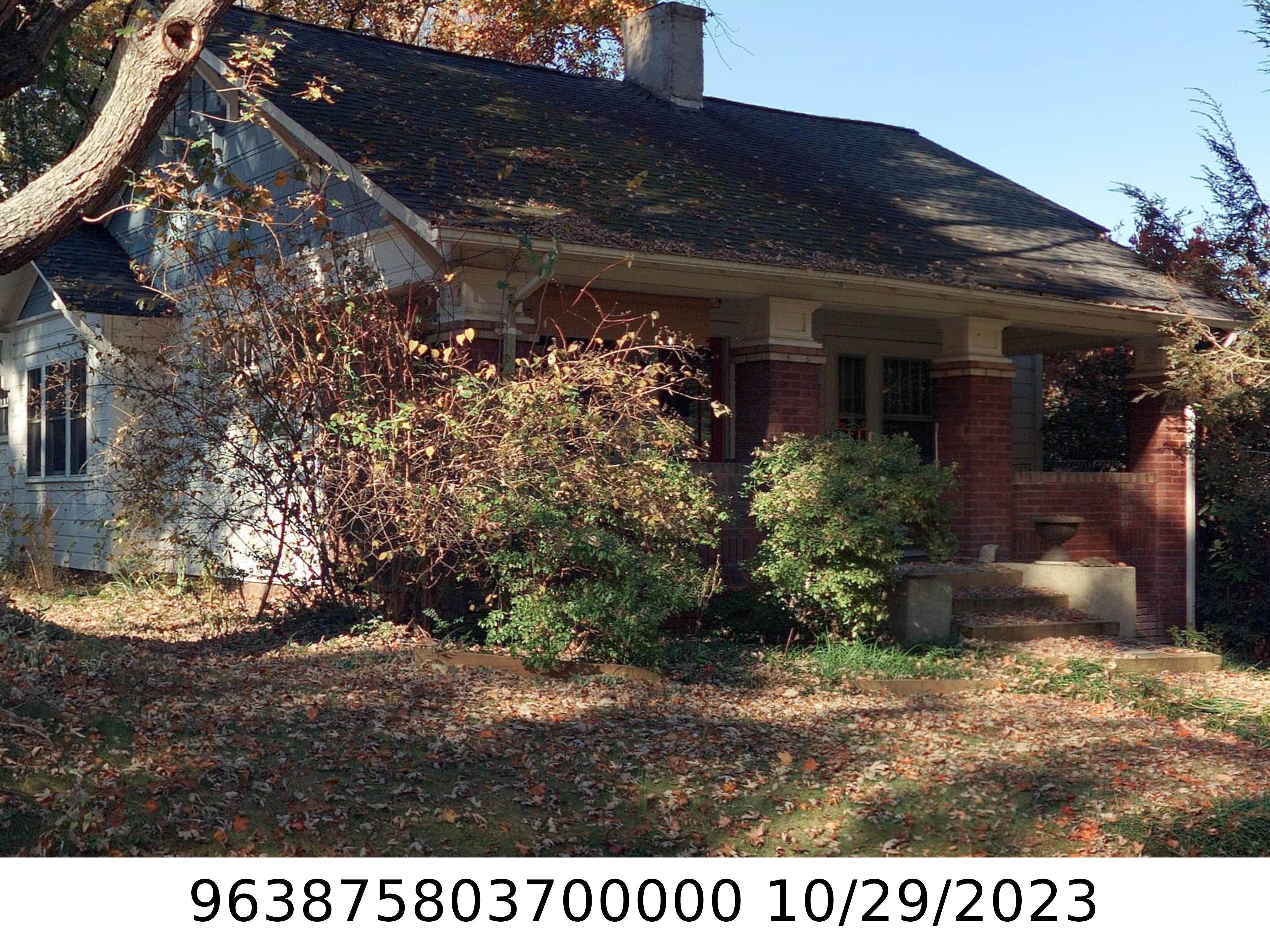 A picture of the property located at 27 WAMBOLDT AVE, ASHEVILLE NC 28806.