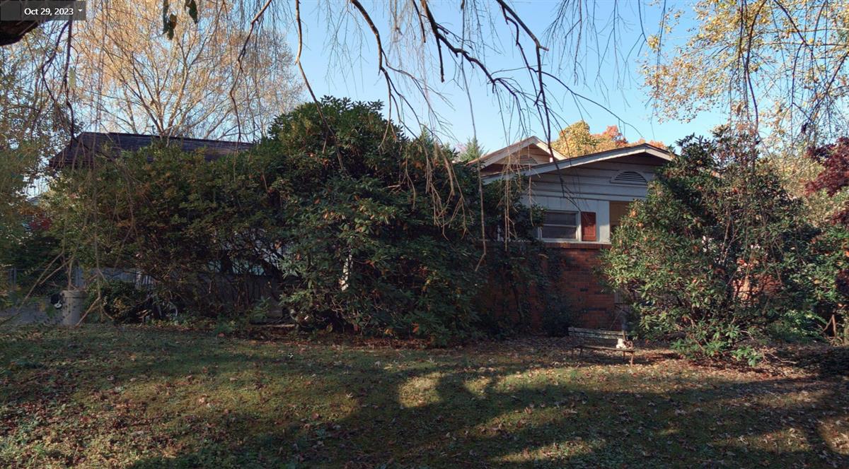 A picture of the property located at 21 WAMBOLDT AVE, ASHEVILLE NC 28806.