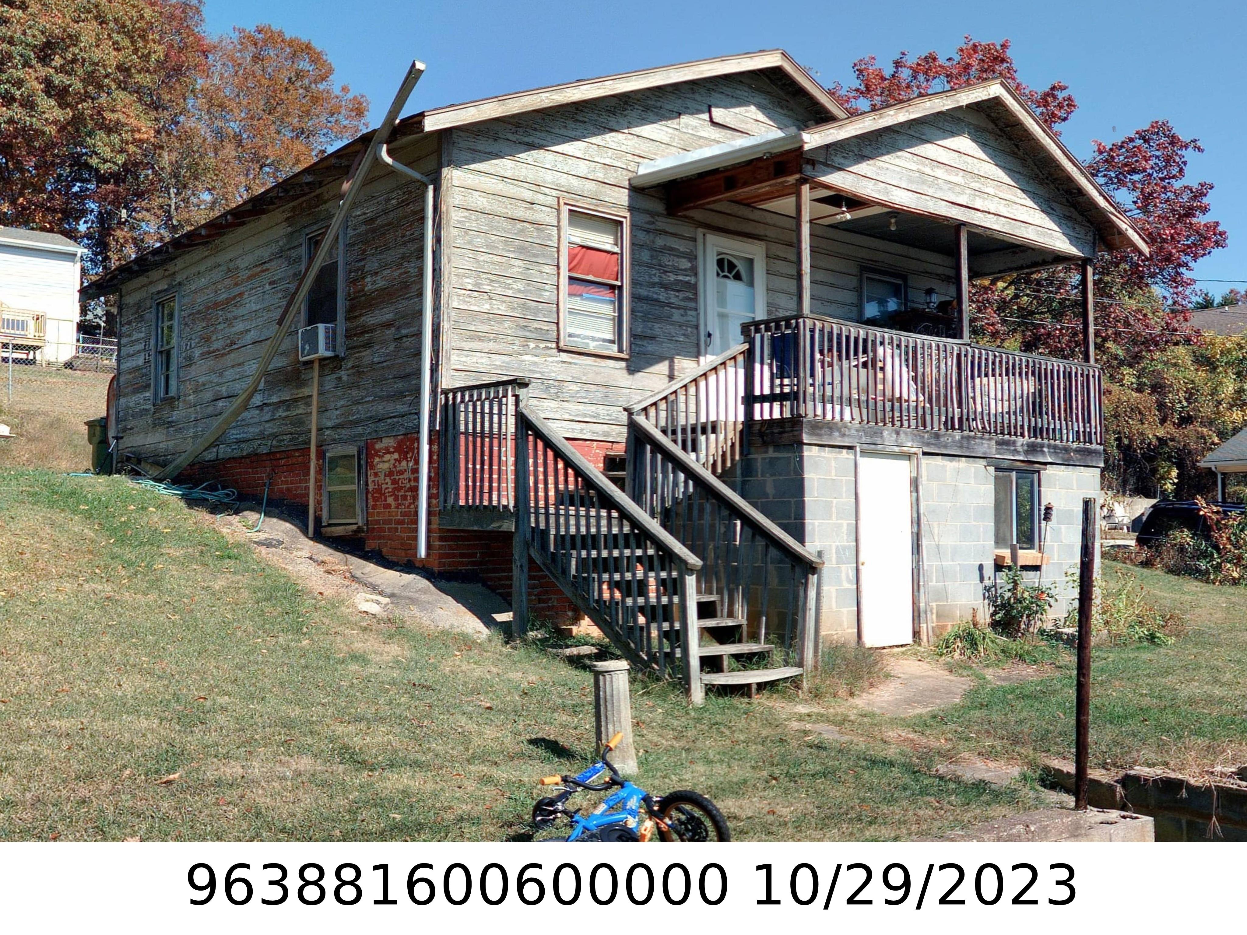 A picture of the property located at 27 LAMB AVE ASHEVILLE NC.