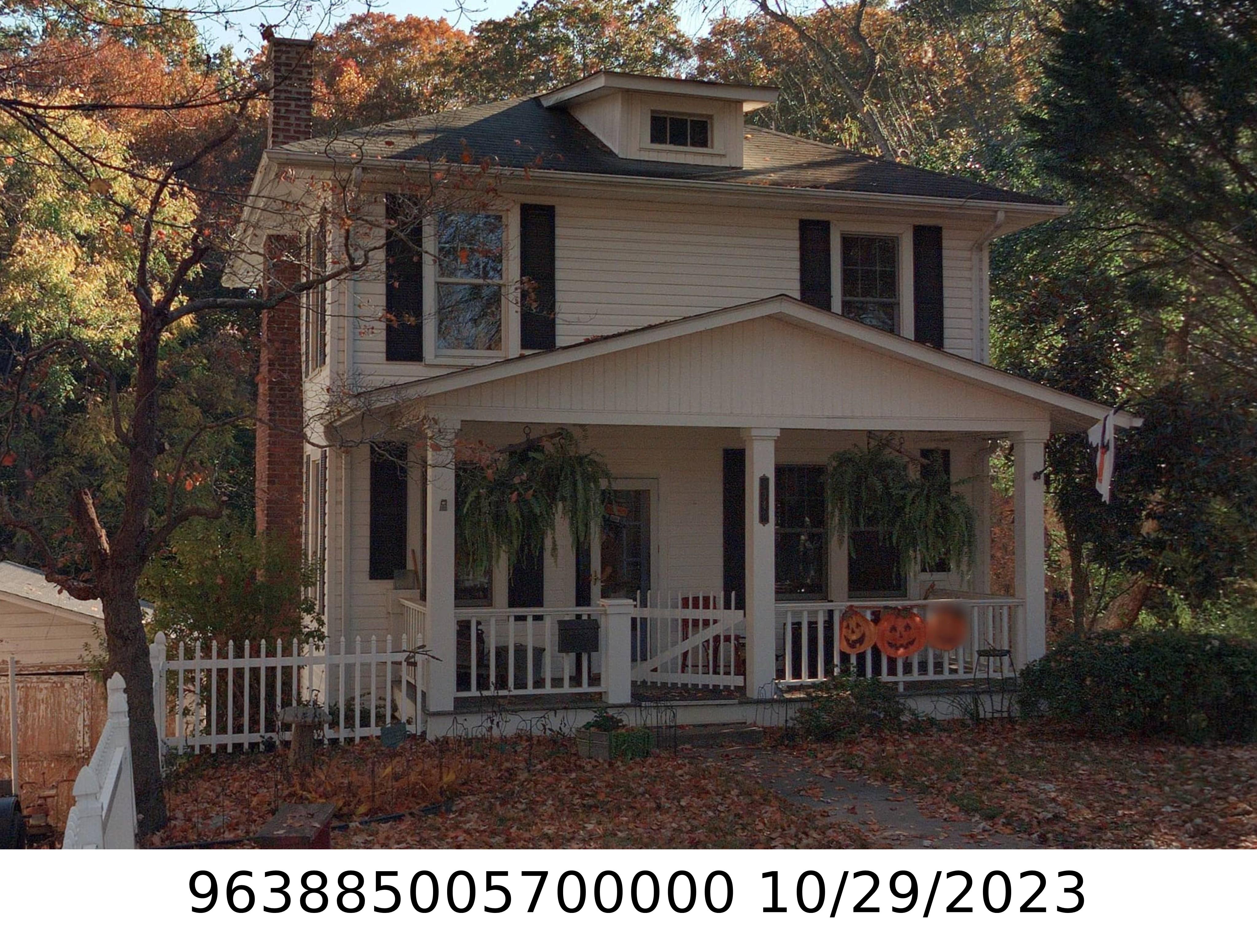 A picture of the property located at 34 WAMBOLDT AVE, ASHEVILLE NC 28806.