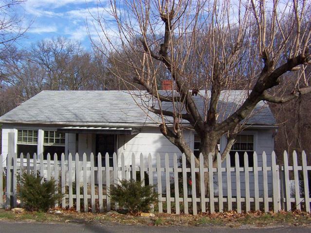 A picture of the property located at 40 WAMBOLDT AVE, ASHEVILLE NC 28806.