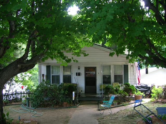 A picture of the property located at 30 WAMBOLDT AVE, ASHEVILLE NC 28806.