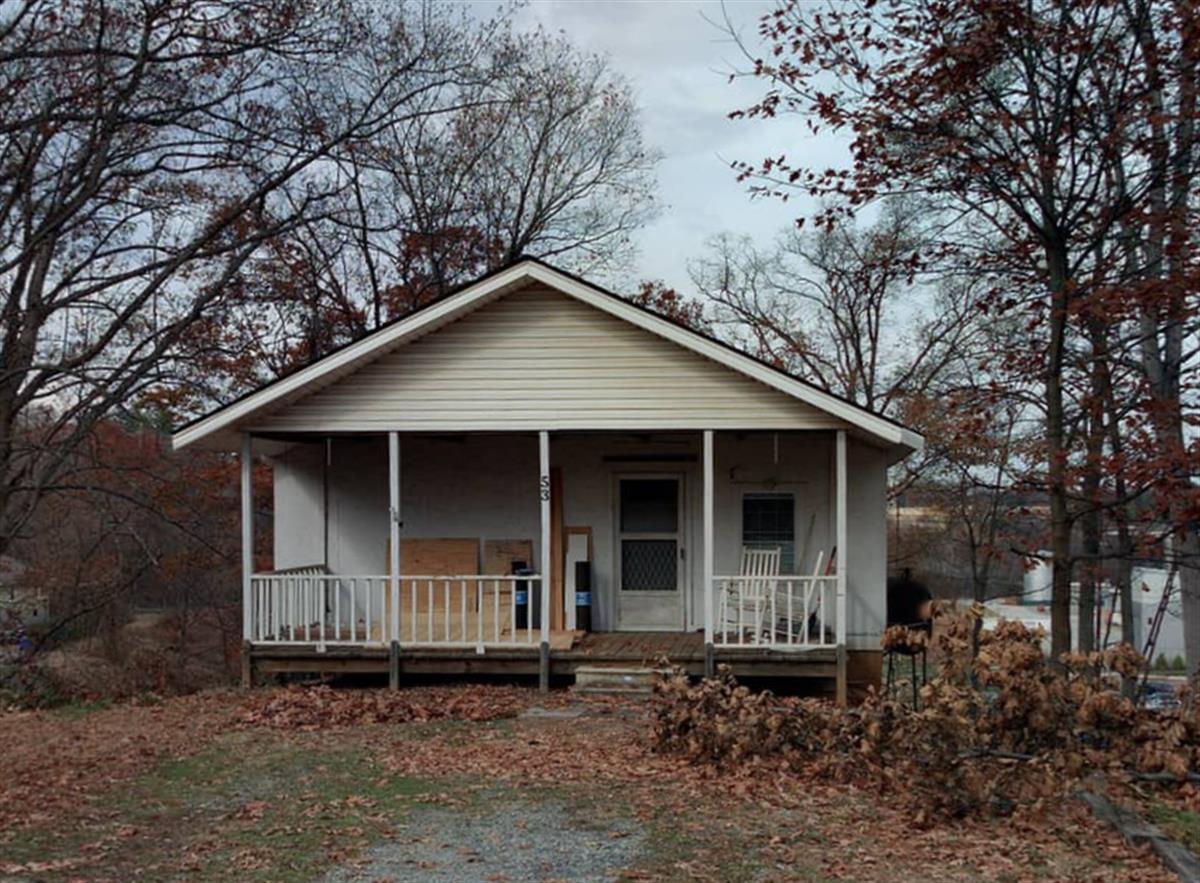 A picture of the property located at 53 LOGAN CIR ASHEVILLE NC.