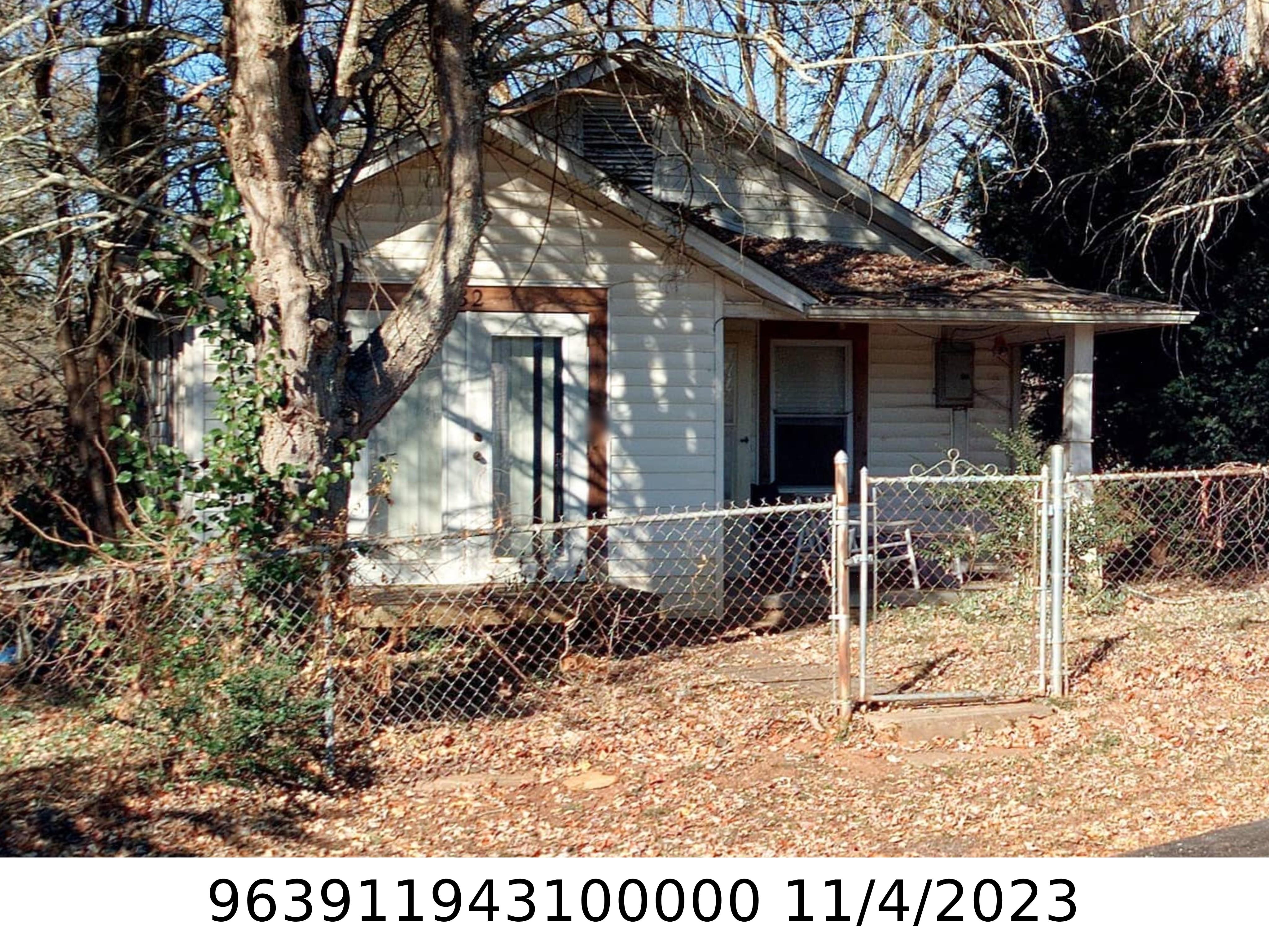 A picture of the property located at 32 HOPEDALE CIR, ASHEVILLE NC 28806.