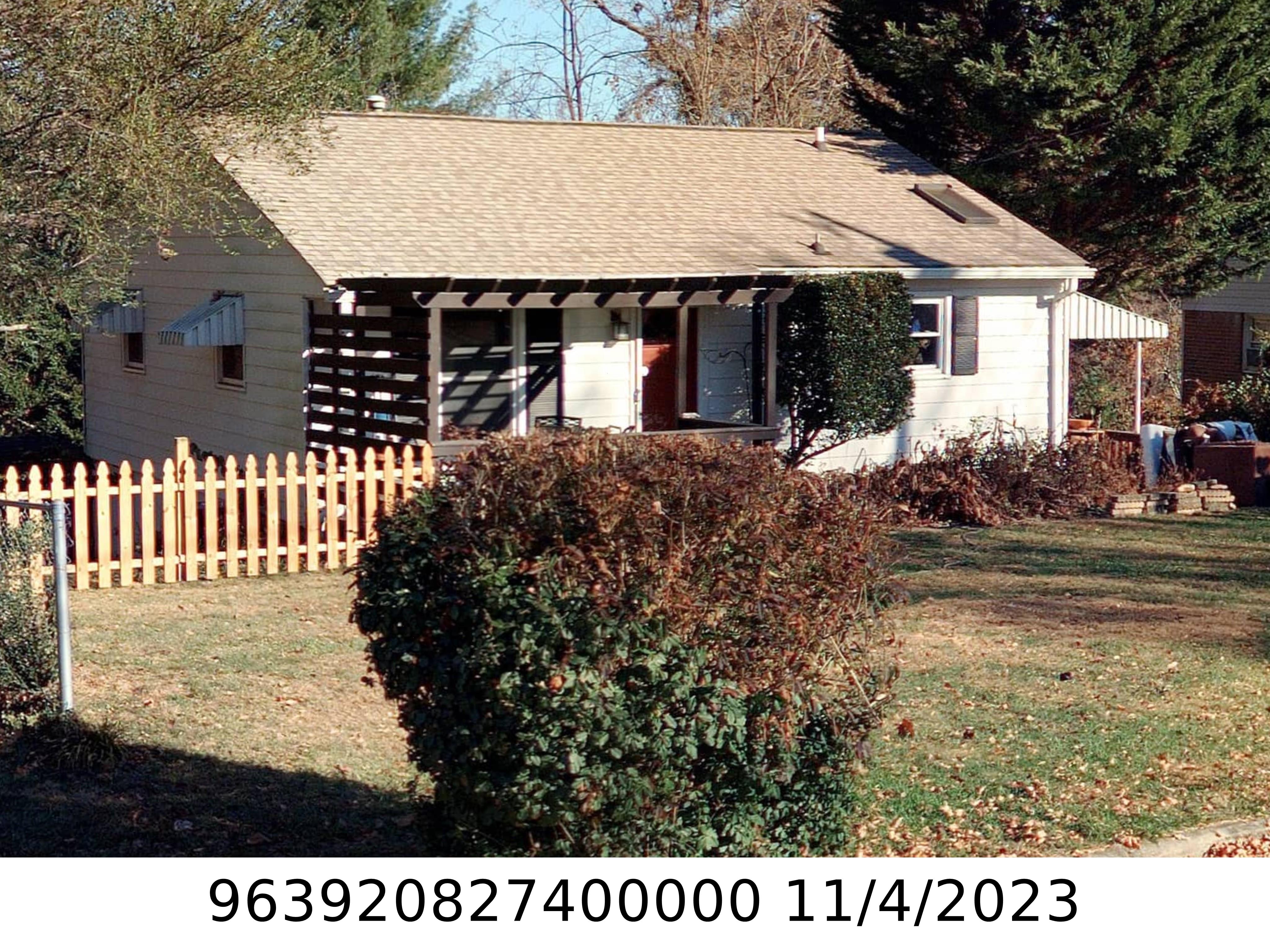 A picture of the property located at 20 STARMOUNT DR, ASHEVILLE NC 28806.