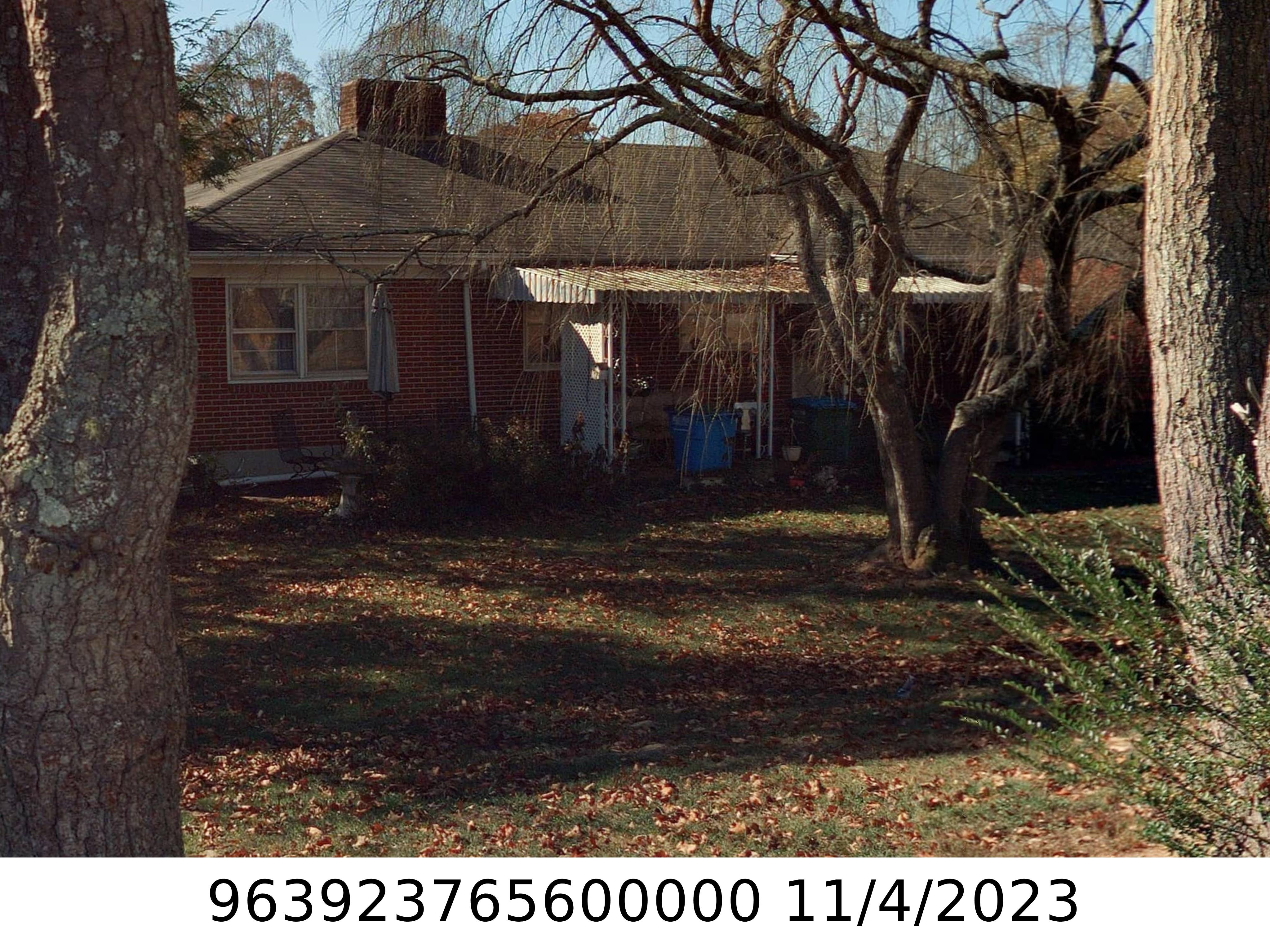 A picture of the property located at 14 OAKMOSS LN, ASHEVILLE NC 28806.