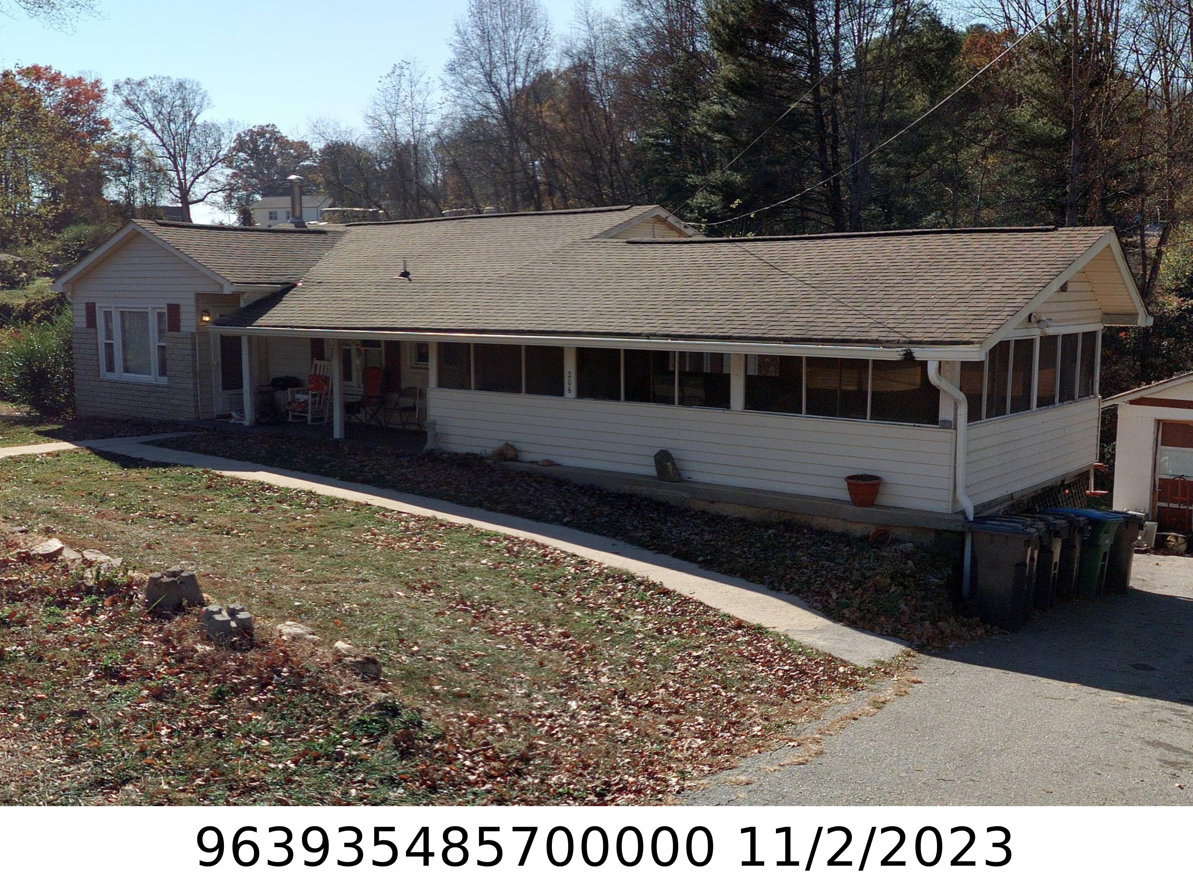 A picture of the property located at 206 VINEWOOD CIR, ASHEVILLE NC 28806.