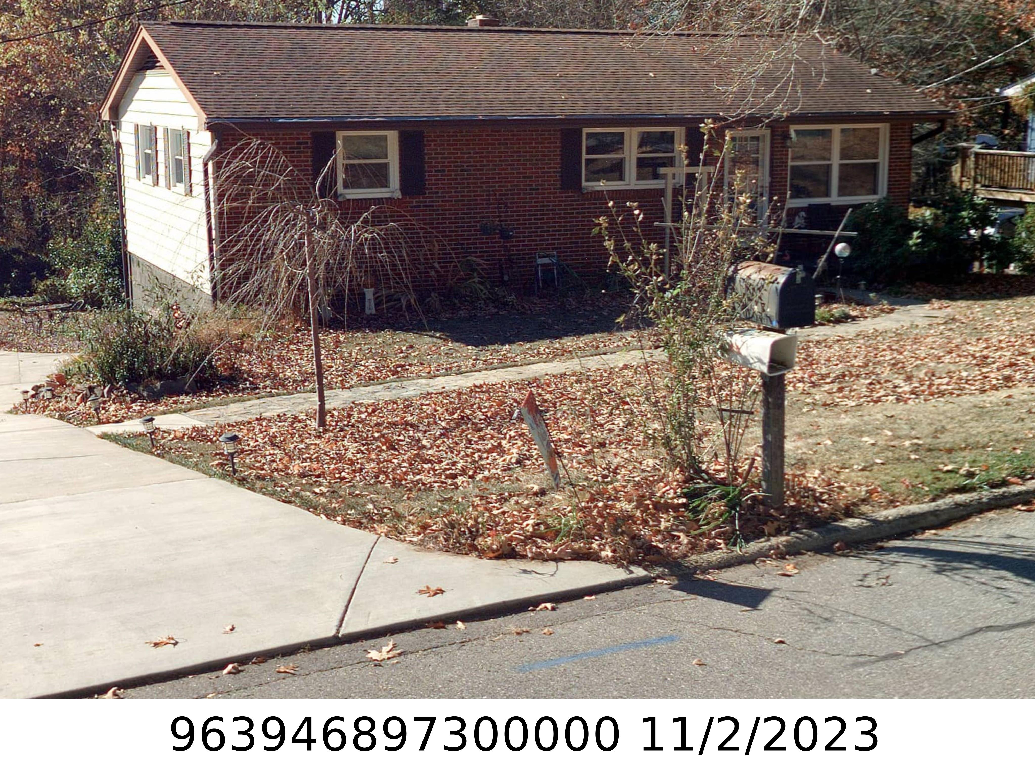 A picture of the property located at 154 RICHMOND HILL DR, ASHEVILLE NC 28806.