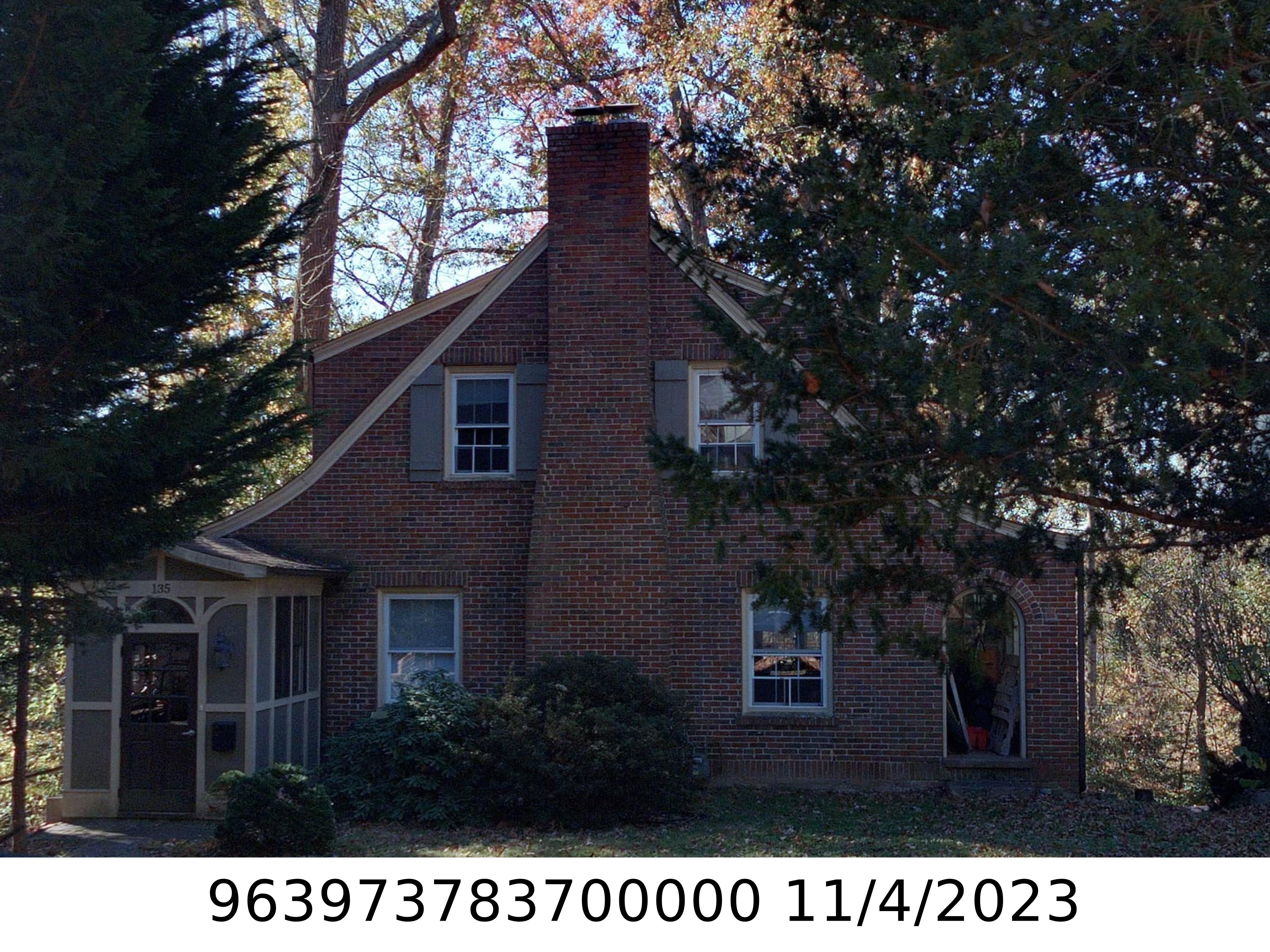 A picture of the property located at 135 TACOMA CIR, ASHEVILLE NC 28801.