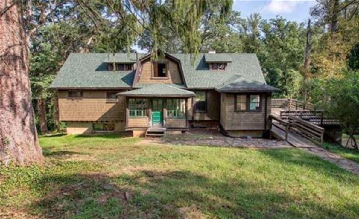 A picture of the property located at 100 BEAUTYBERRY DR ASHEVILLE NC.