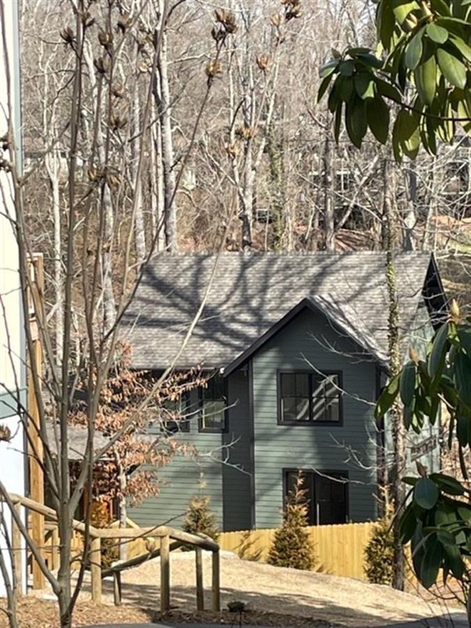 A picture of the property located at 32 HIBRITEN DR, ASHEVILLE NC 28801.