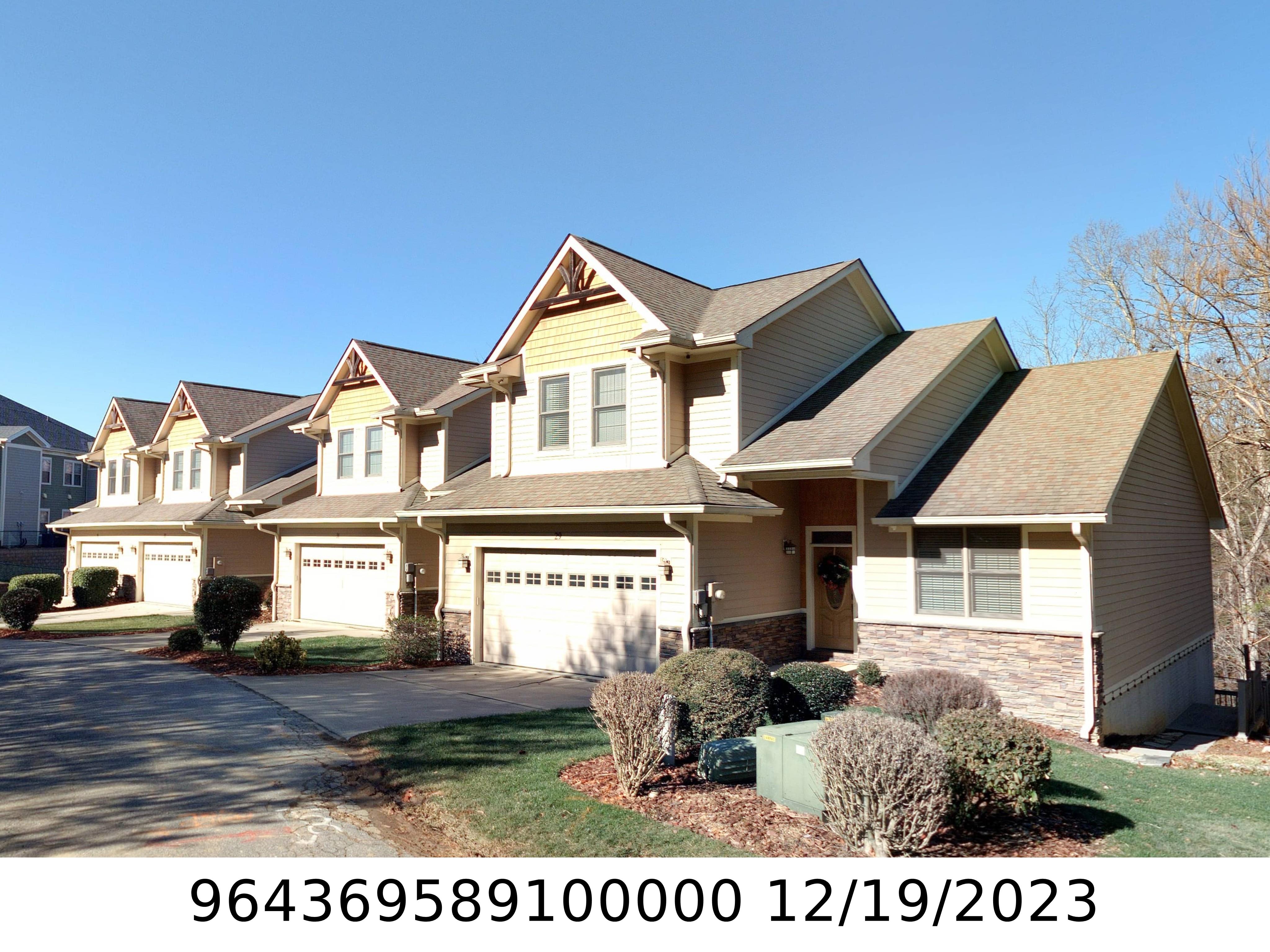 A picture of the property located at 31 WINTERHAWK DR, ARDEN NC 28704.