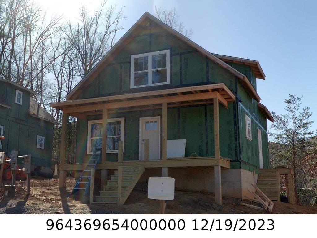 A picture of the property located at 9 BERRY CREST LN, ARDEN NC 28704.