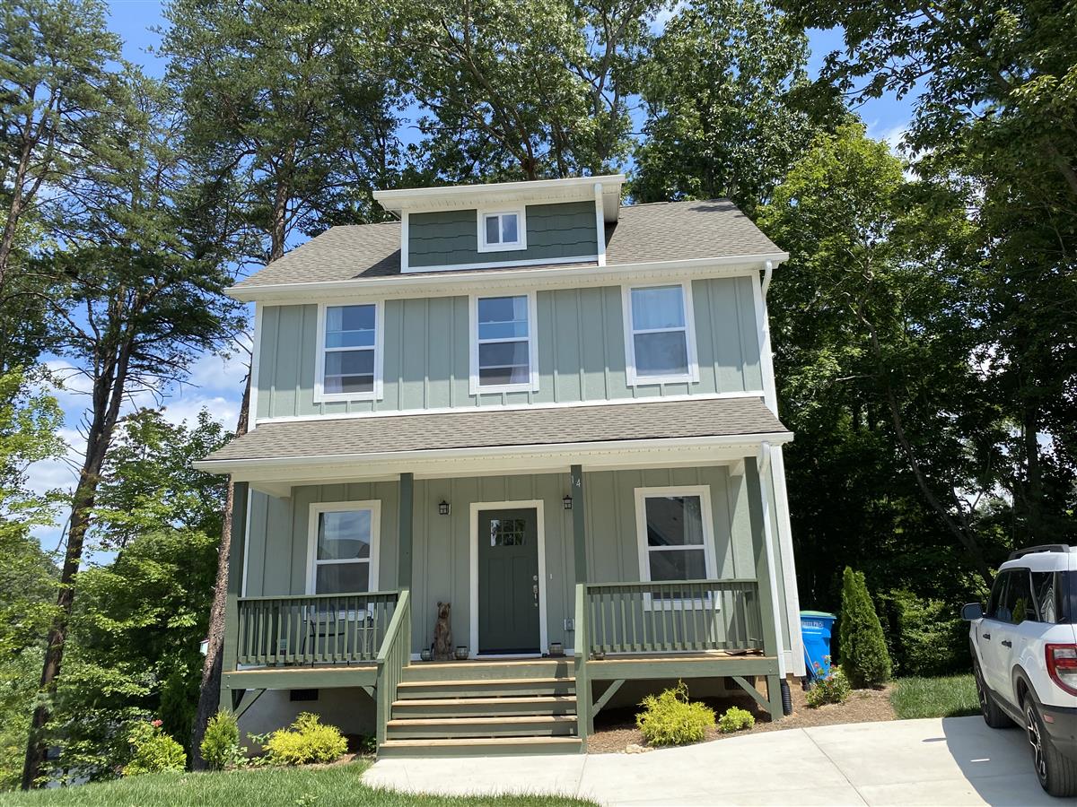 A picture of the property located at 14 BERRY CREST LN, ARDEN NC 28704.