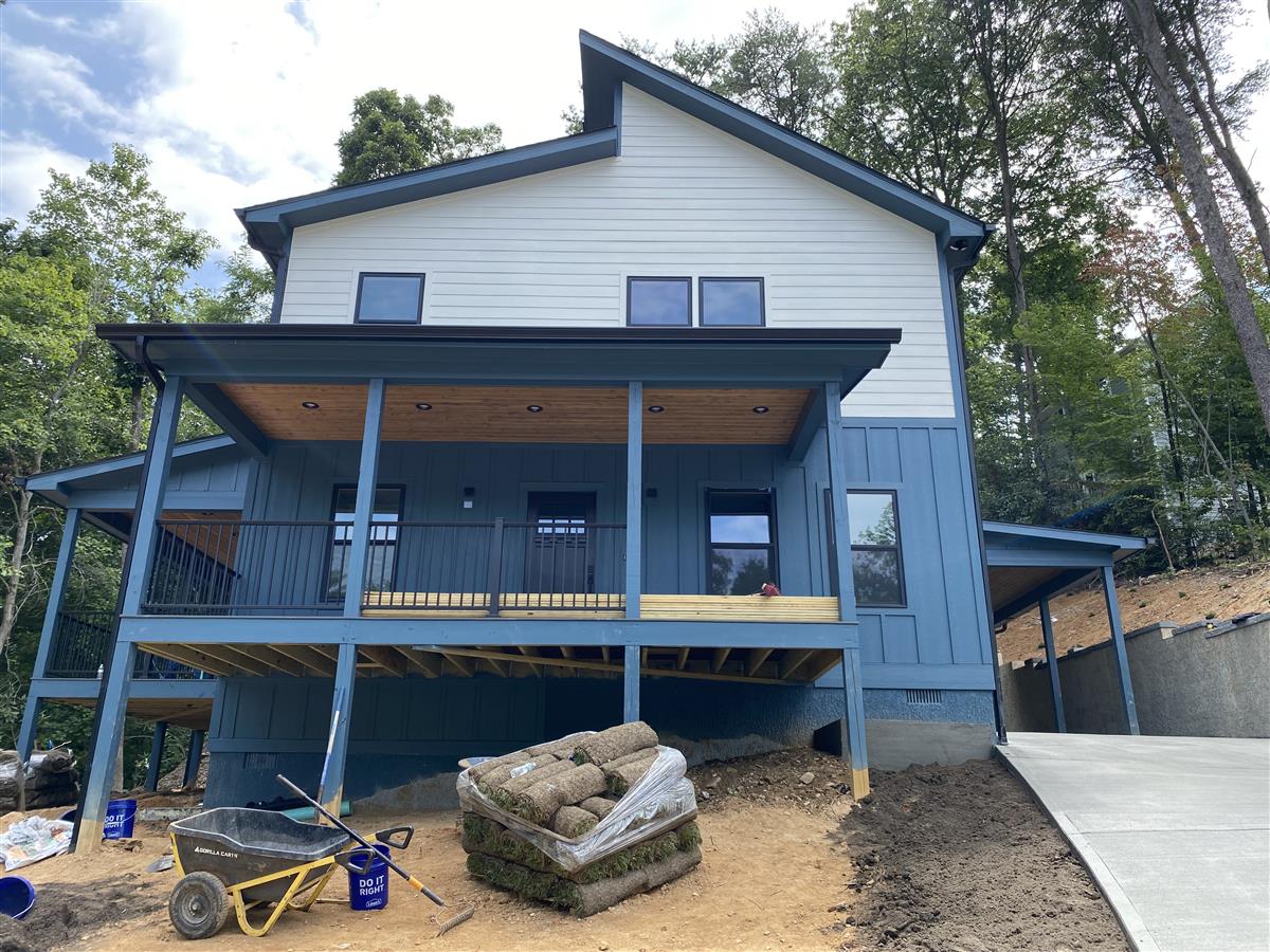 A picture of the property located at 18 WINTERHAWK DR, ARDEN NC 28704.