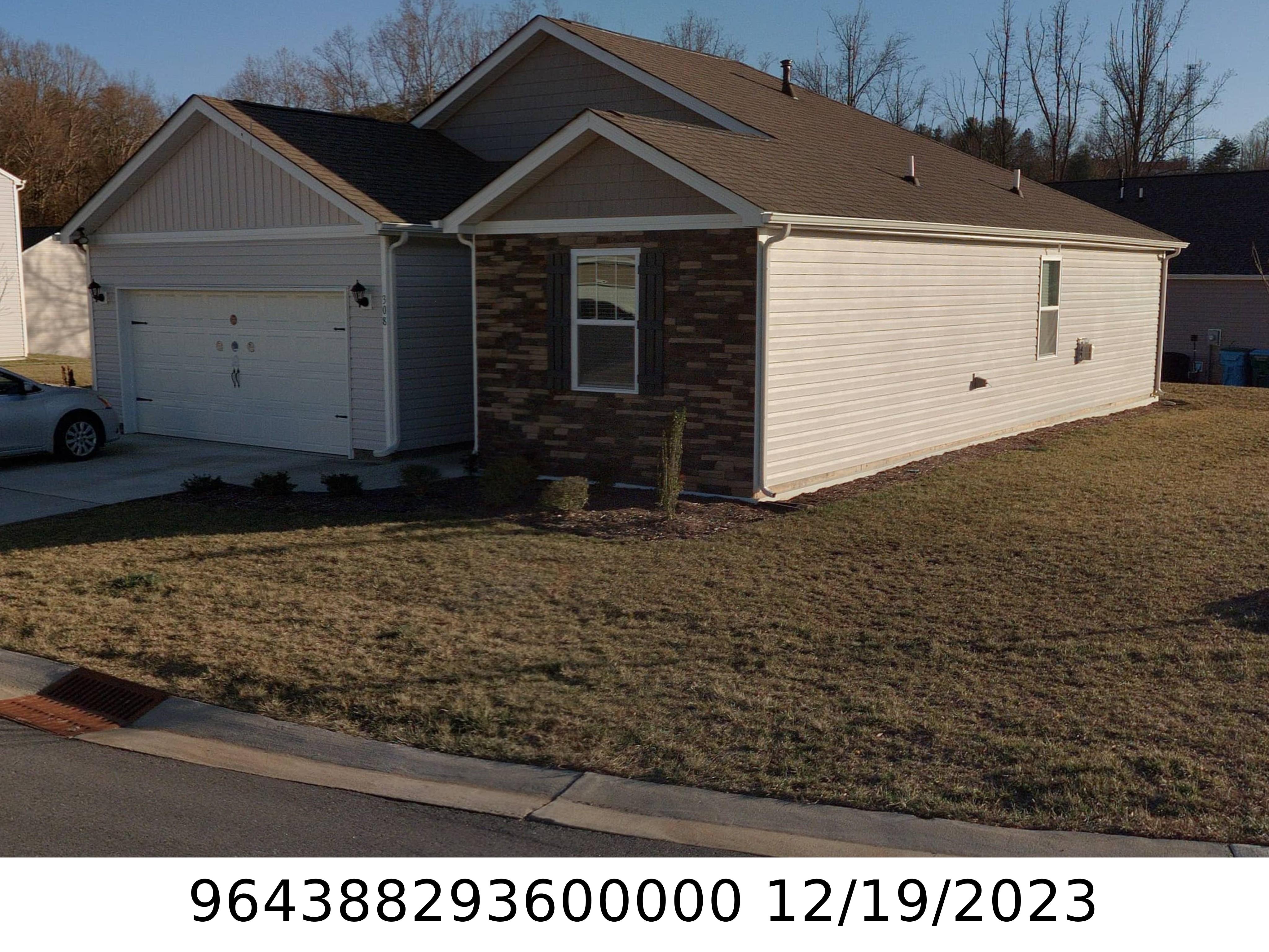 A picture of the property located at 308 WOODNETTLE LN, ARDEN NC 28704.