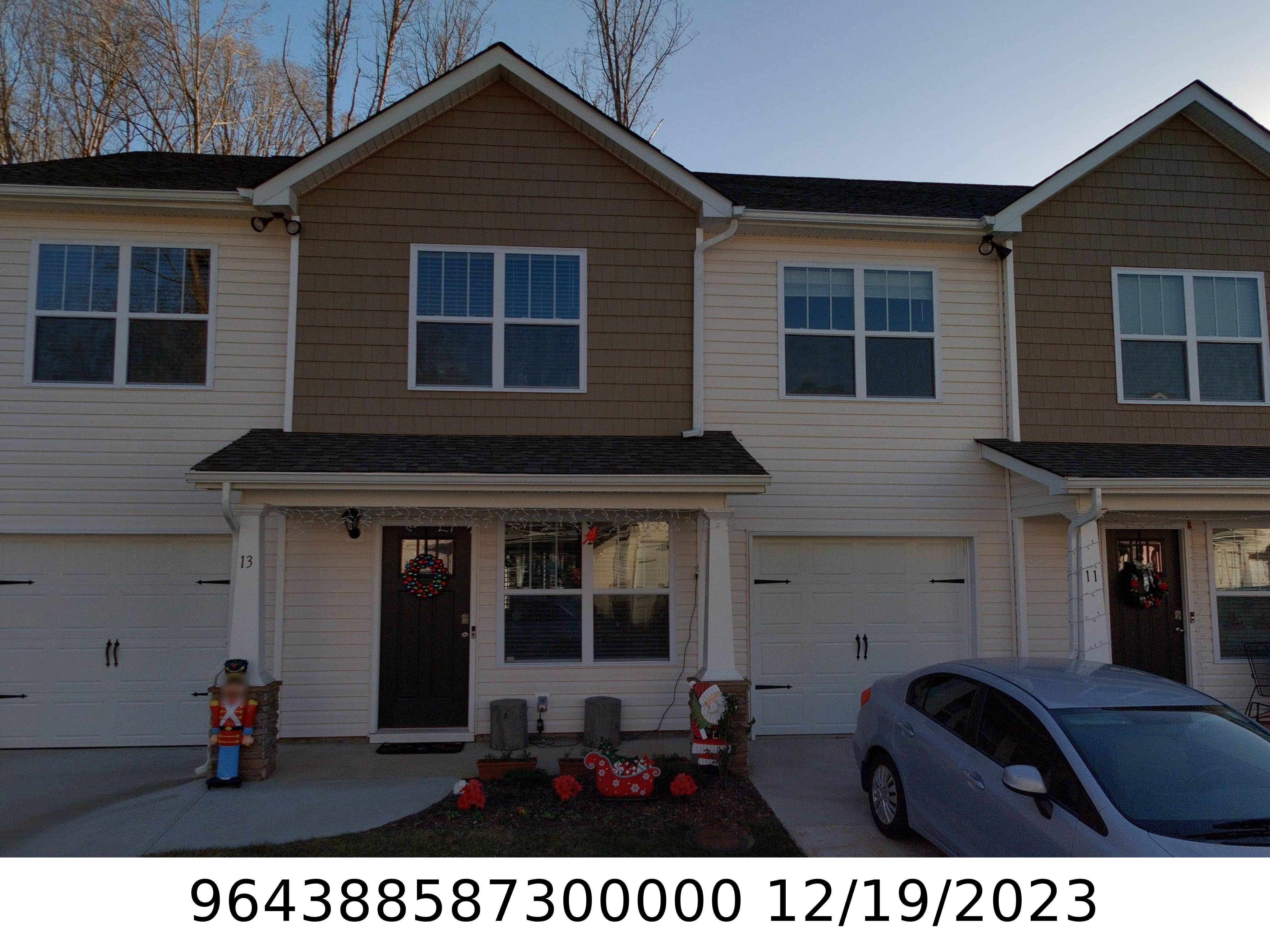 A picture of the property located at 11 CHAMBERS GARDEN DR, ARDEN NC 28704.
