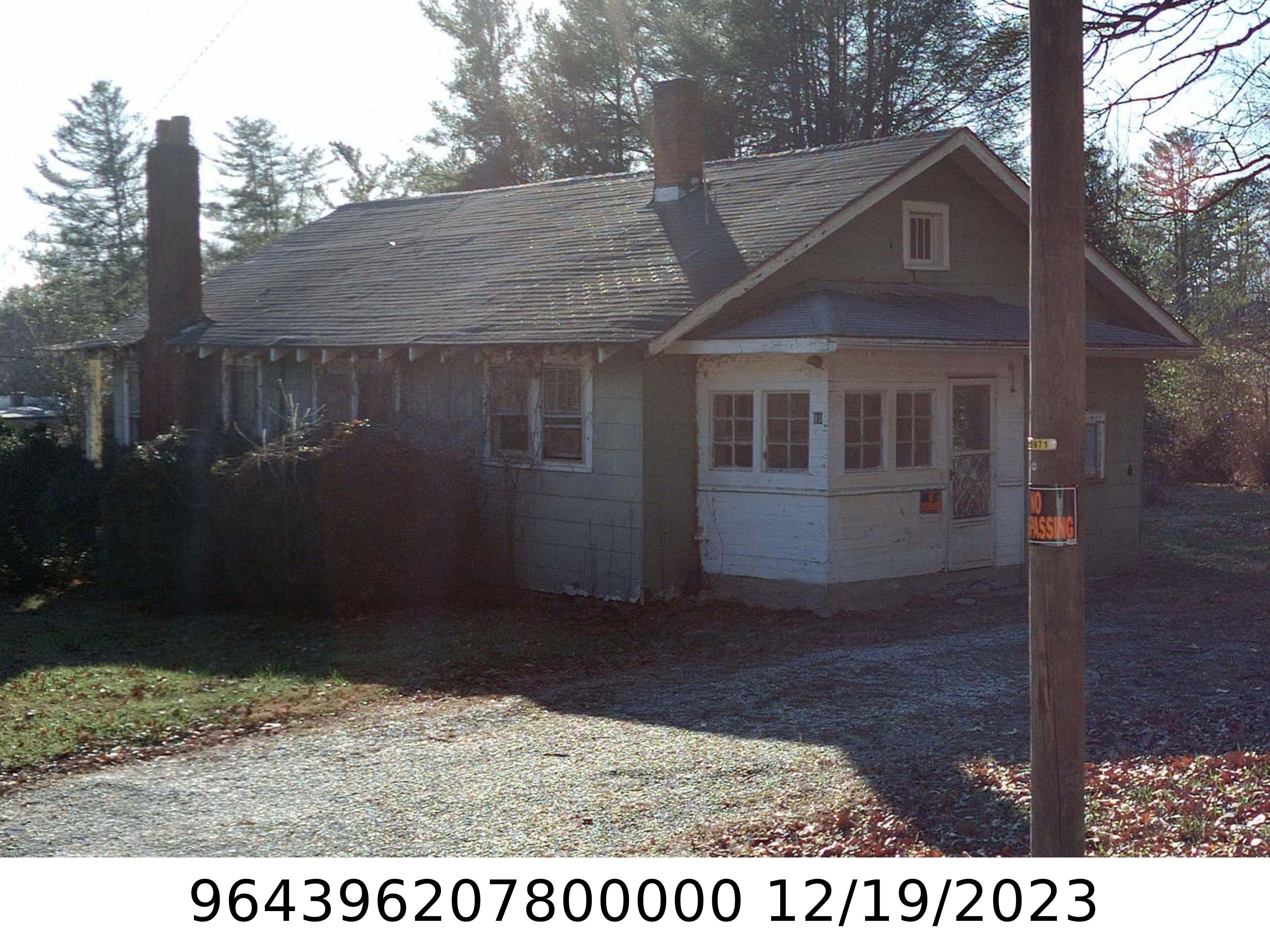 A picture of the property located at 10 BRANKS DR, ARDEN NC 28704.