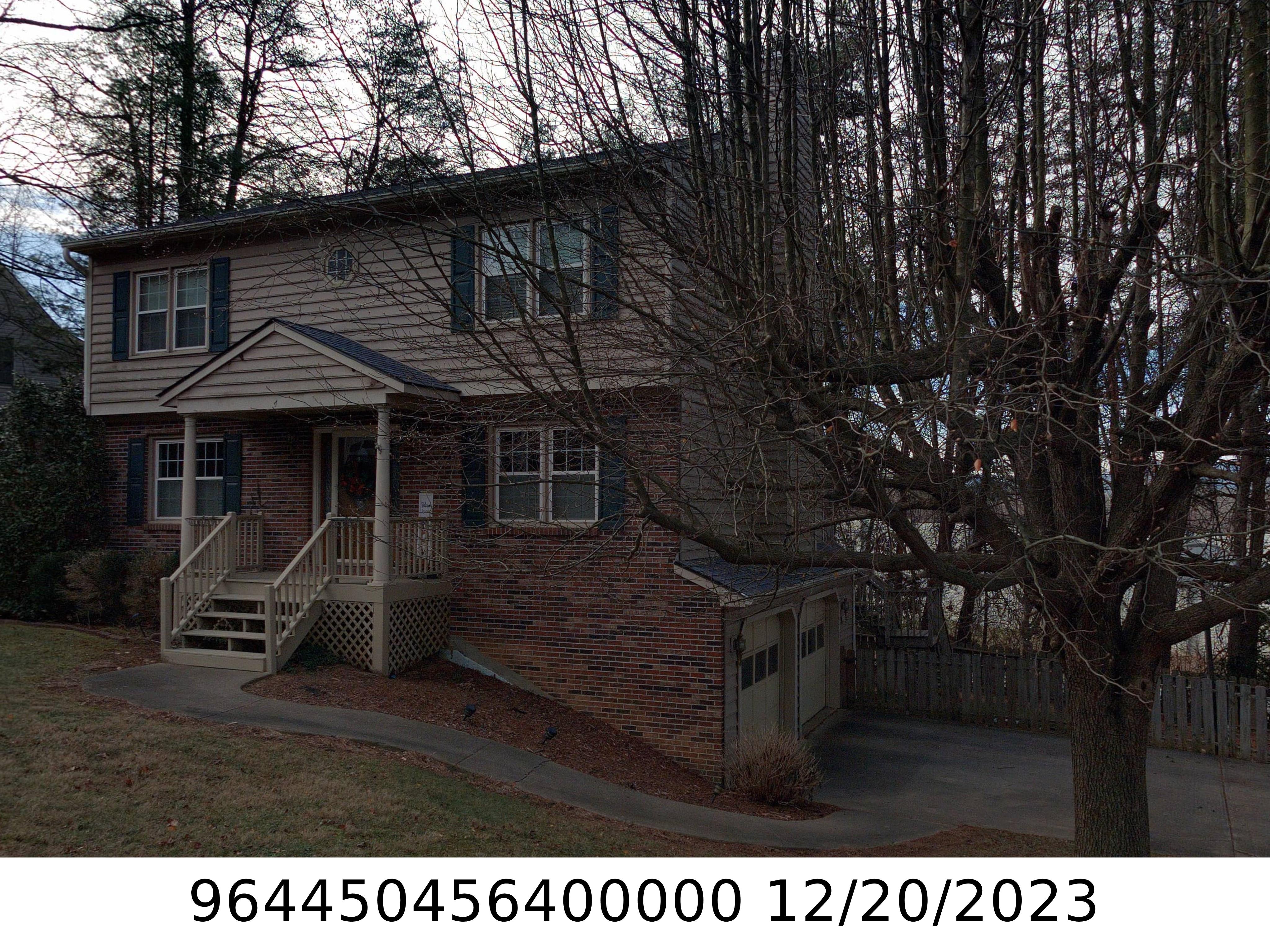A picture of the property located at 4 FOXBERRY DR, ARDEN NC 28704.