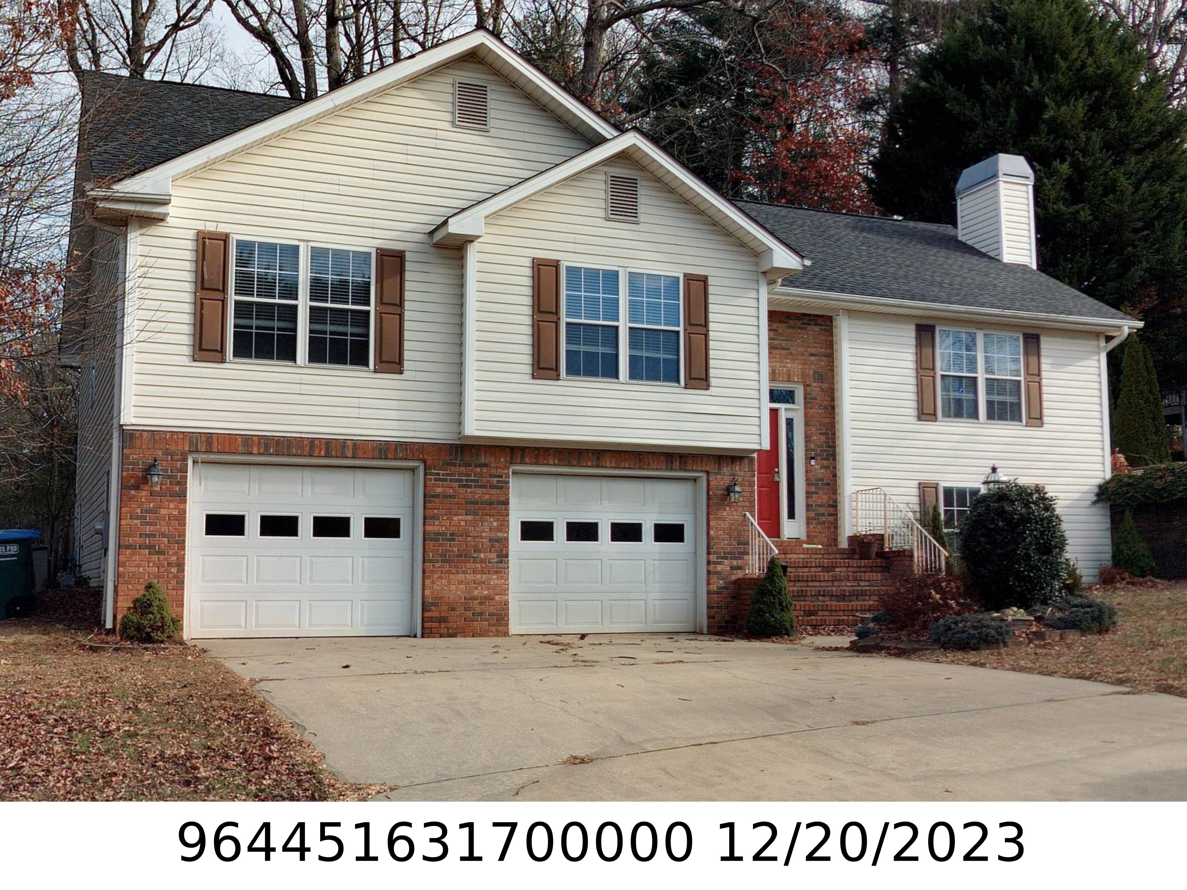 A picture of the property located at 10 WINDING OAK DR, ARDEN NC 28704.
