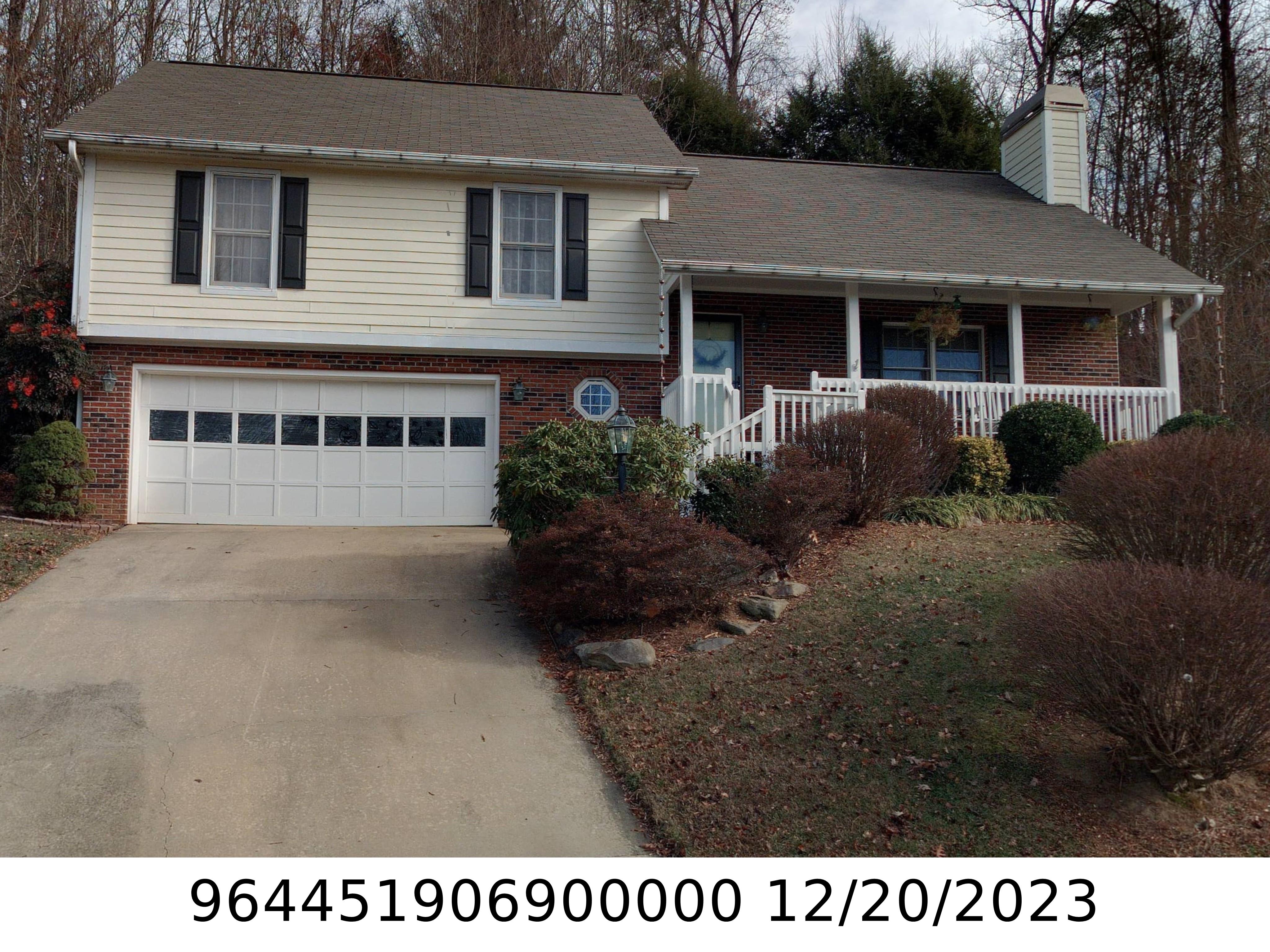A picture of the property located at 30 WINDING OAK DR, ARDEN NC 28704.