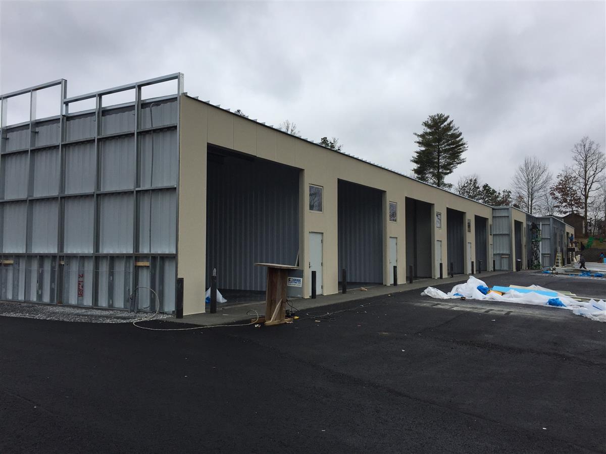 A picture of the property located at 33 GLENN WILLOW DR, ARDEN NC 28704.