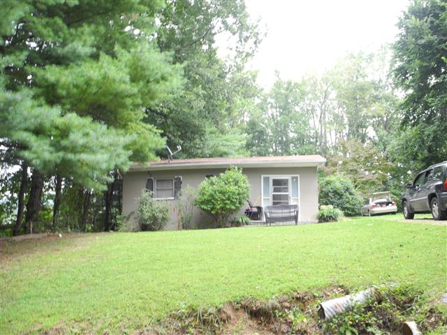 A picture of the property located at 1 LOVERS LN, ARDEN NC 28704.