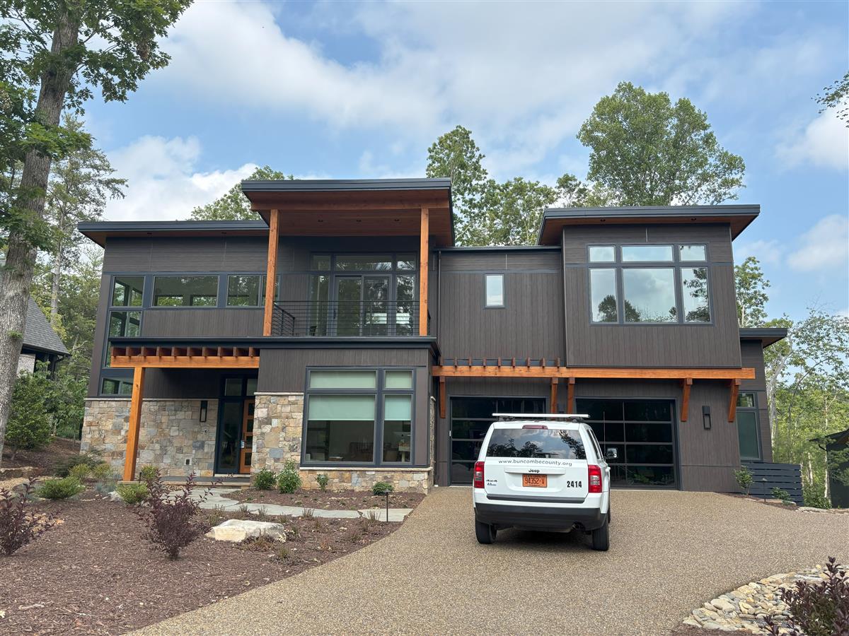 A picture of the property located at 136 UPPERFELL CT, ASHEVILLE NC 28803.