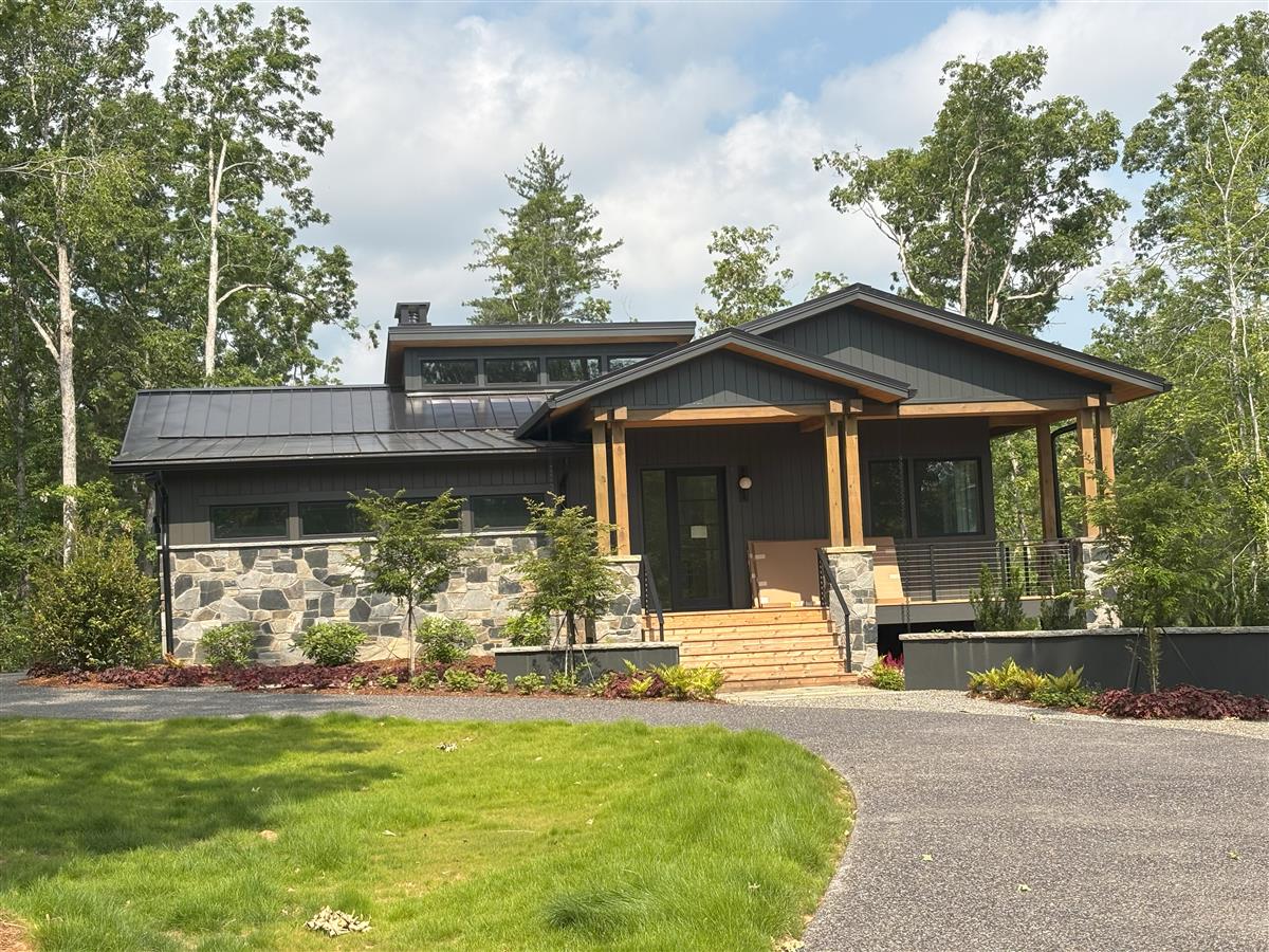 A picture of the property located at 140 UPPERFELL CT, ASHEVILLE NC 28803.