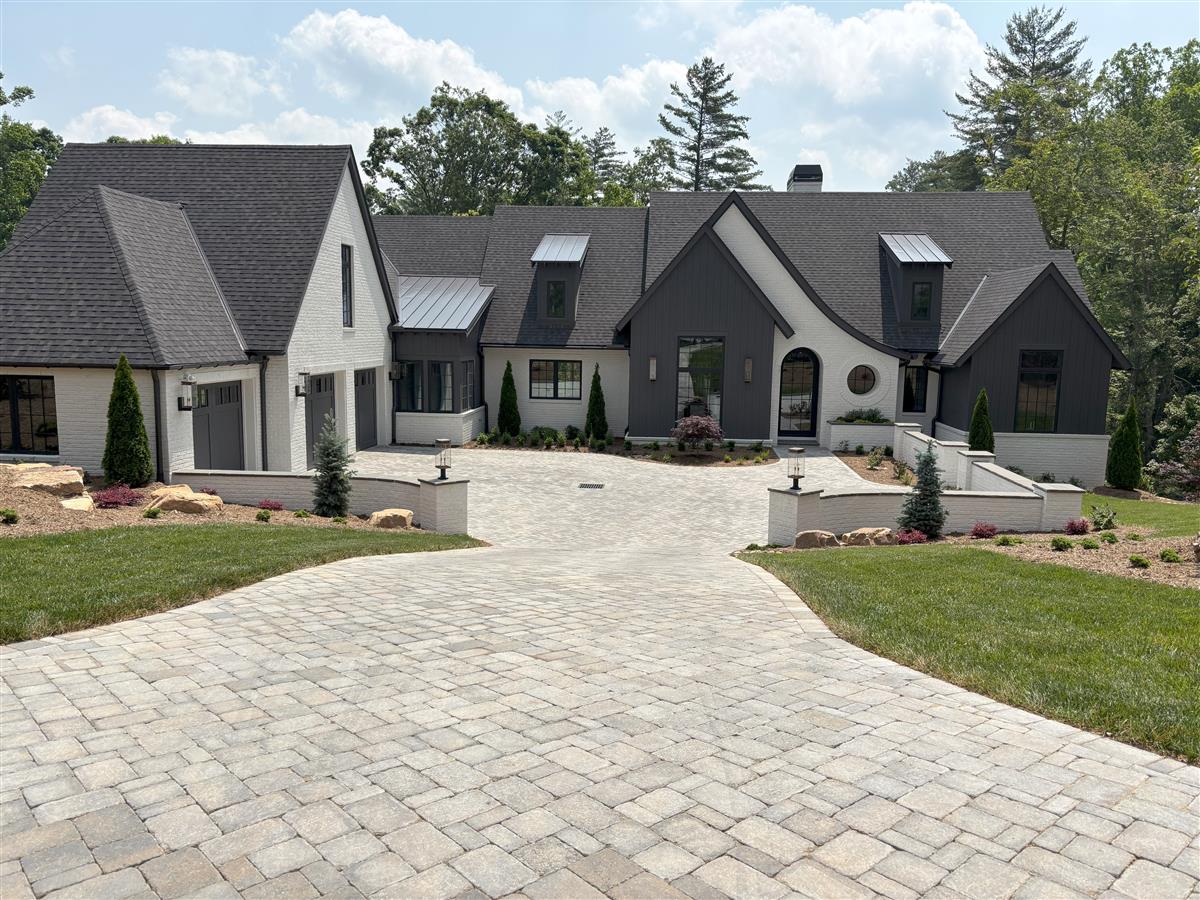 A picture of the property located at 111 LOCHSTEAD CT, ASHEVILLE NC 28803.