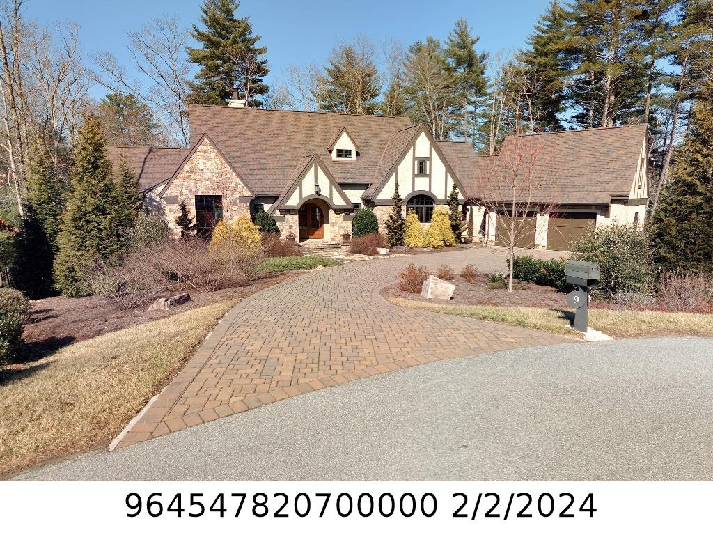 A picture of the property located at 9 BURNHAM WAY, ASHEVILLE NC 28803.