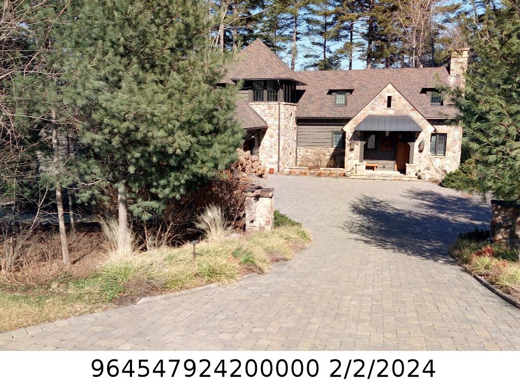 A picture of the property located at 7 BURNHAM WAY, ASHEVILLE NC 28803.