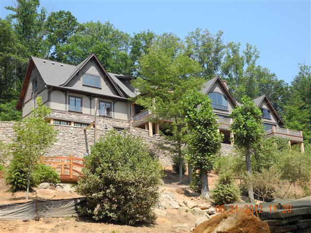 A picture of the property located at 66 N DEERHAVEN LN, ASHEVILLE NC 28803.