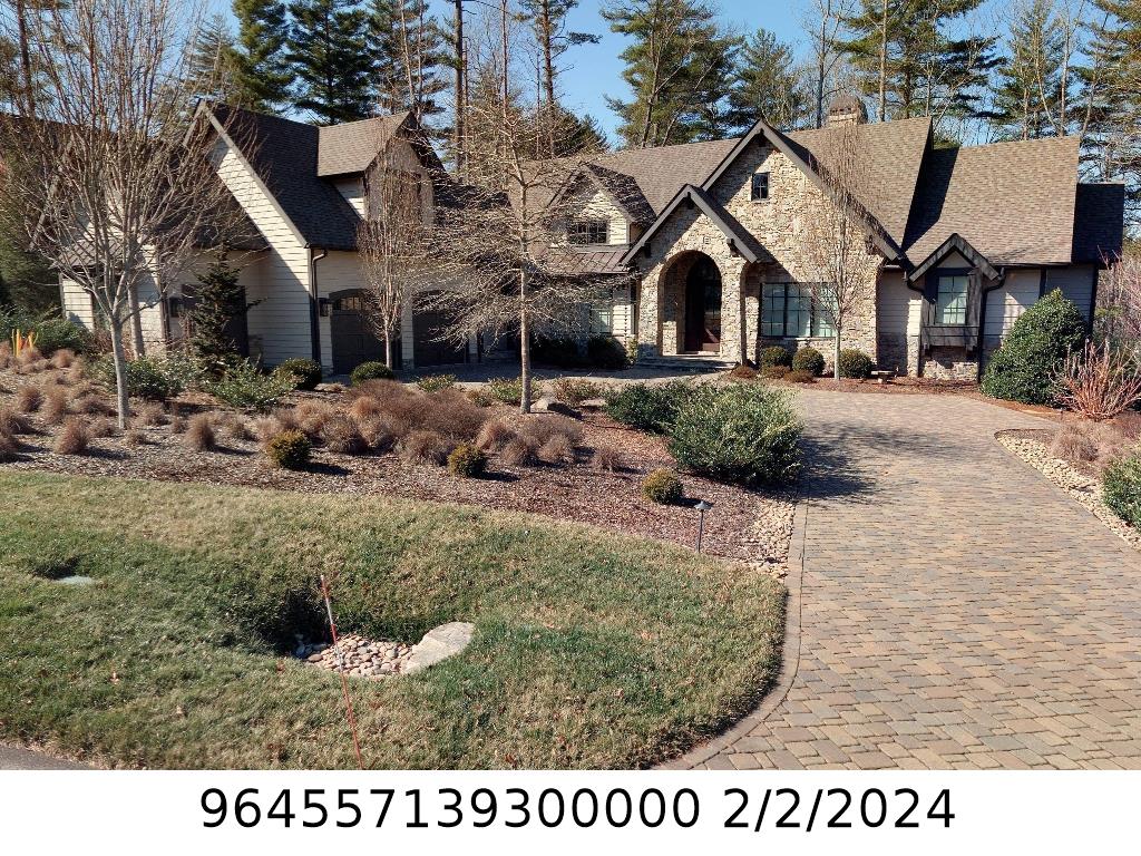 A picture of the property located at 18 STANSBURY DR, ASHEVILLE NC 28803.