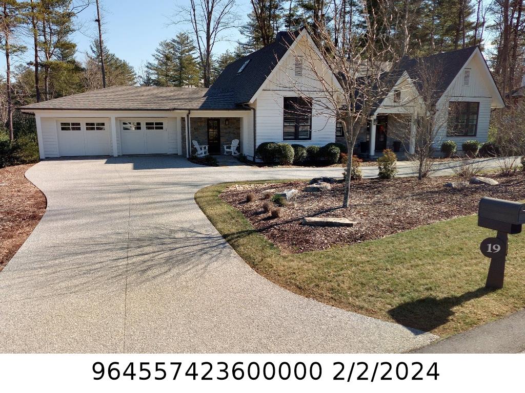 A picture of the property located at 19 STANSBURY DR, ASHEVILLE NC 28803.